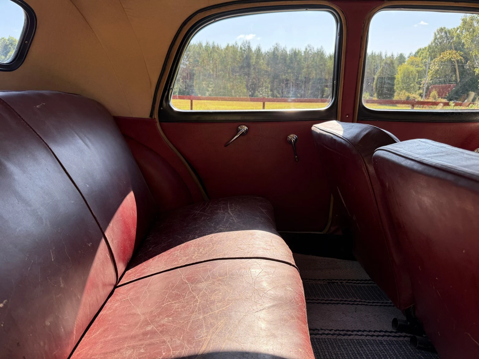 Interior image of 1951 Citroën CV 11  Sedan  (37)