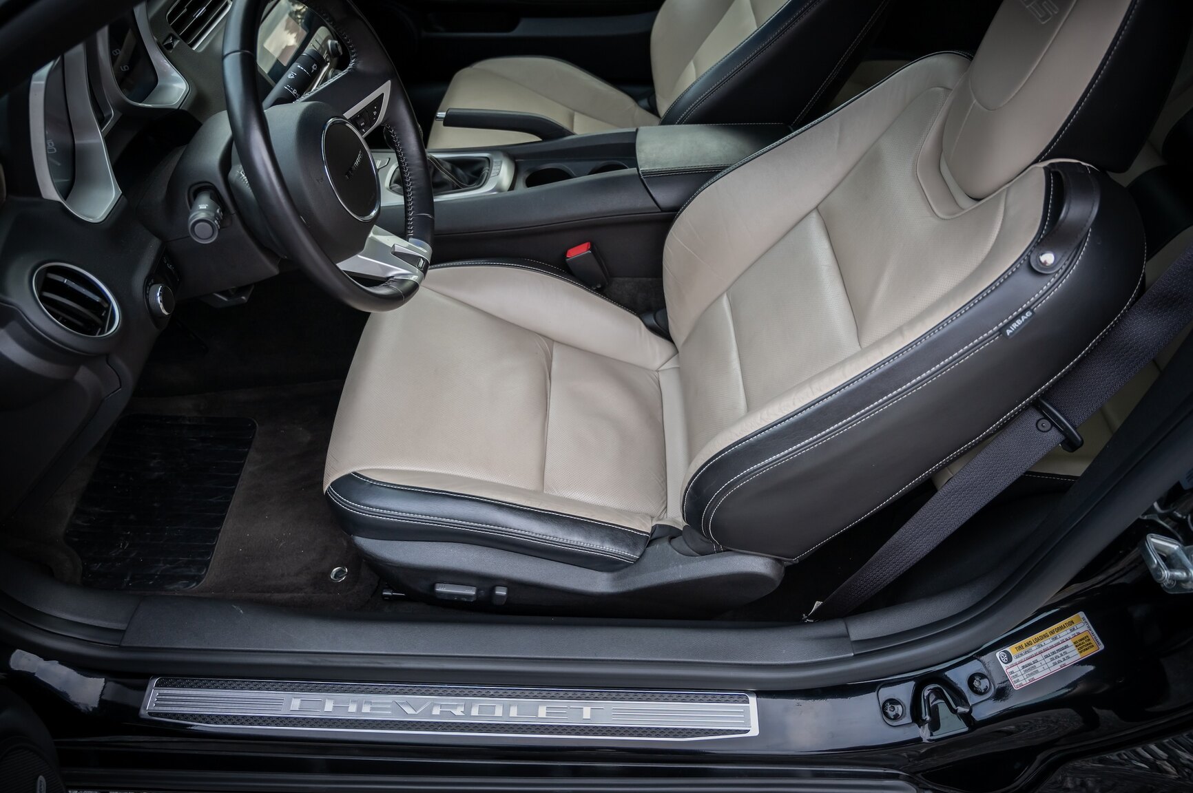 Innenraumfoto von 2010 Chevrolet Camaro SS (37)