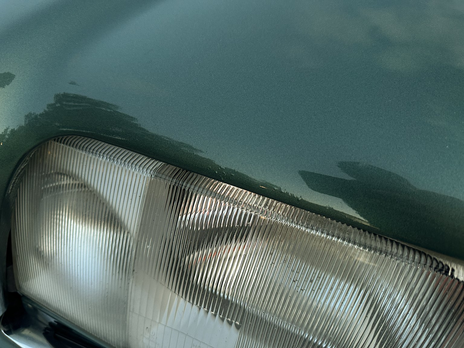 Exterior image of 1996 MERCEDES-BENZ E 320 T