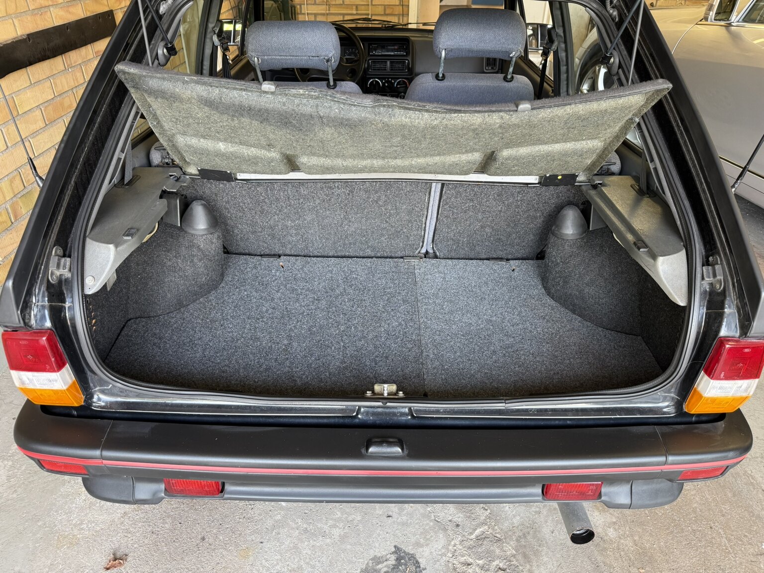 Interiörbild 1988 Ford Fiesta XR2