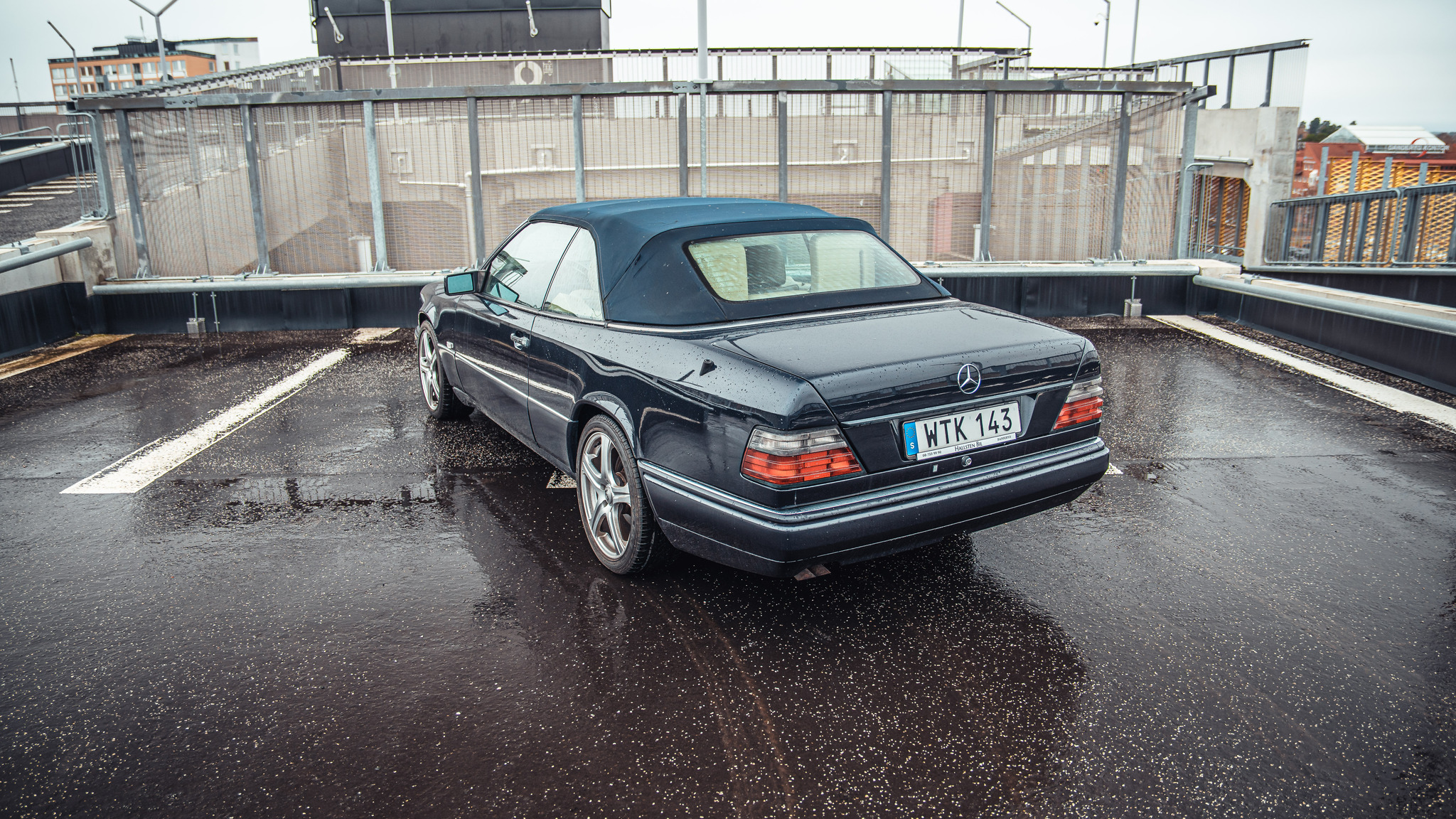 Exteriörbild på 1995 Mercedes Benz E320 Cabriolet (47)