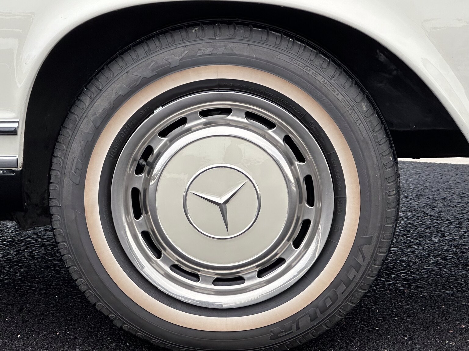 Aussenfoto 1968 Mercedes Benz SL 280 Pagoda