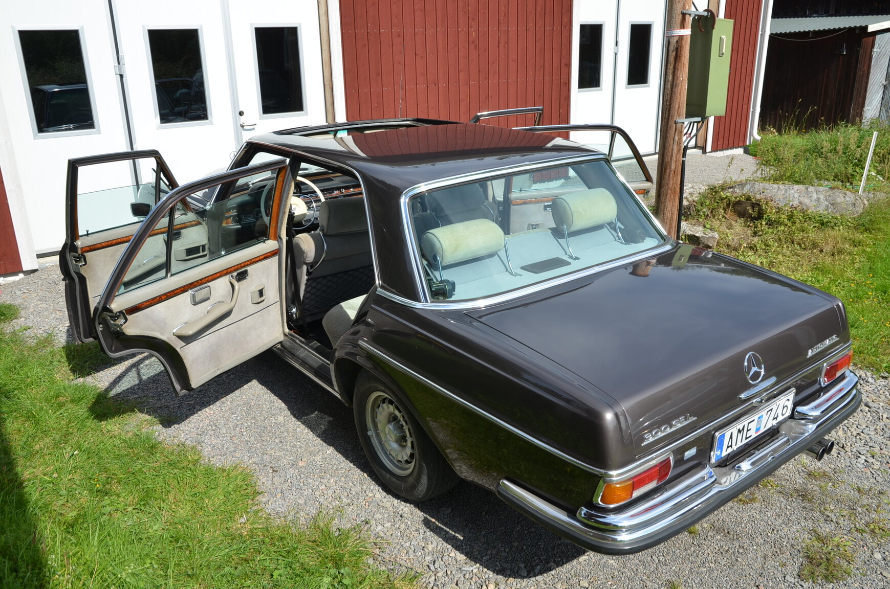 Interior image of 1968 Mercedes-Benz W109 300 SEL 6.3