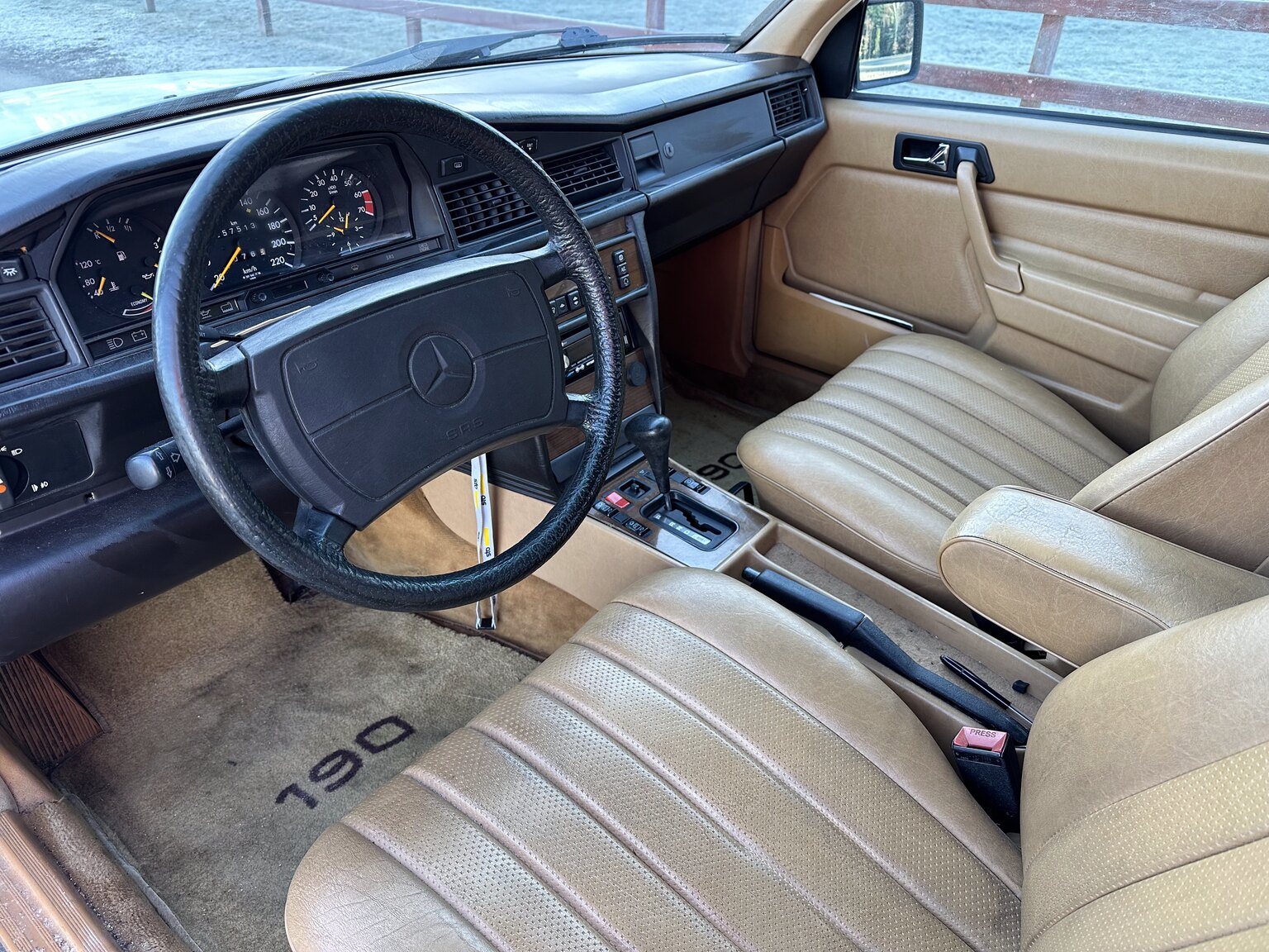 Interior image of 1988 Mercedes-Benz 190 E 2.3