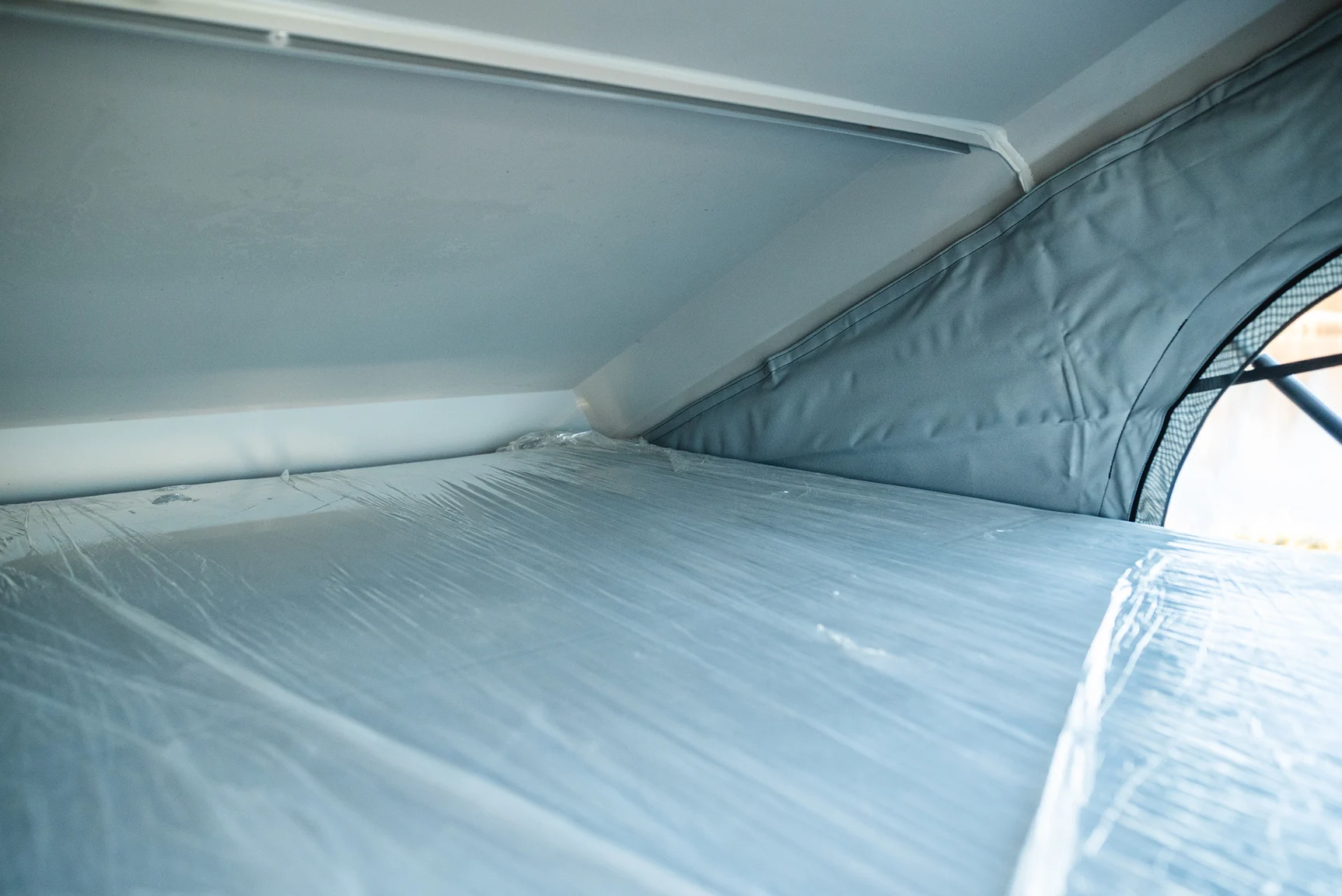 Interior image of 2025 Northea Trailer Expedition Crawler 458i Offgrid-Camper (43)