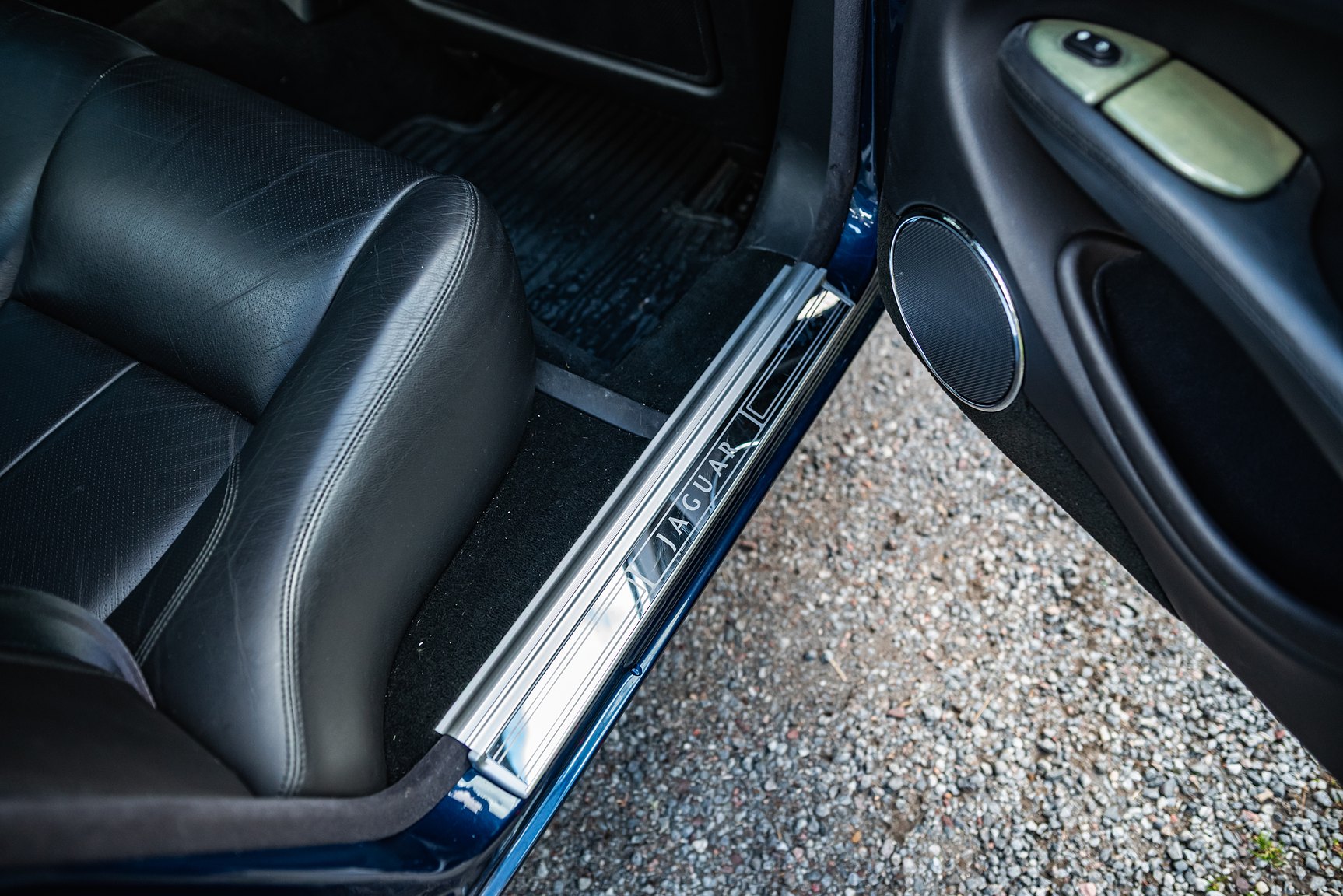 Interior image of 2001 Jaguar XJR