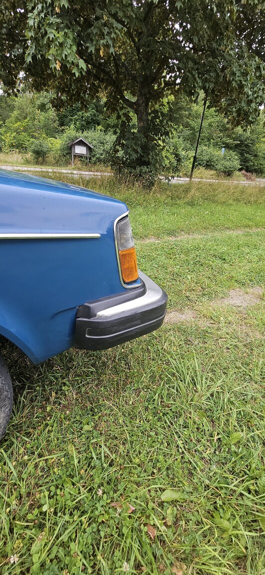 Exterior image of 1977 Volvo 242
