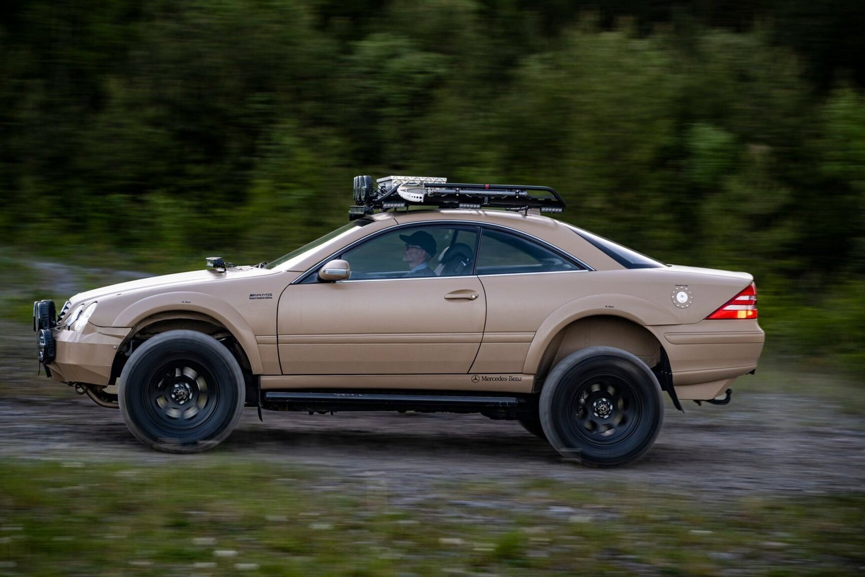 Exteriörbild på 2001 Mercedes-Benz CL600/ML 55 AMG