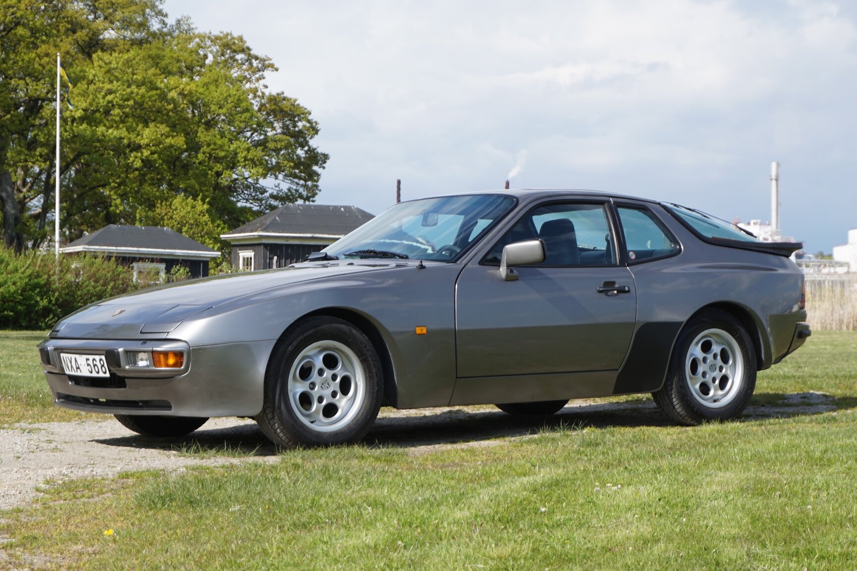 Exteriörbild på 1985 Porsche 944 "NO RESERVE AUCTION"