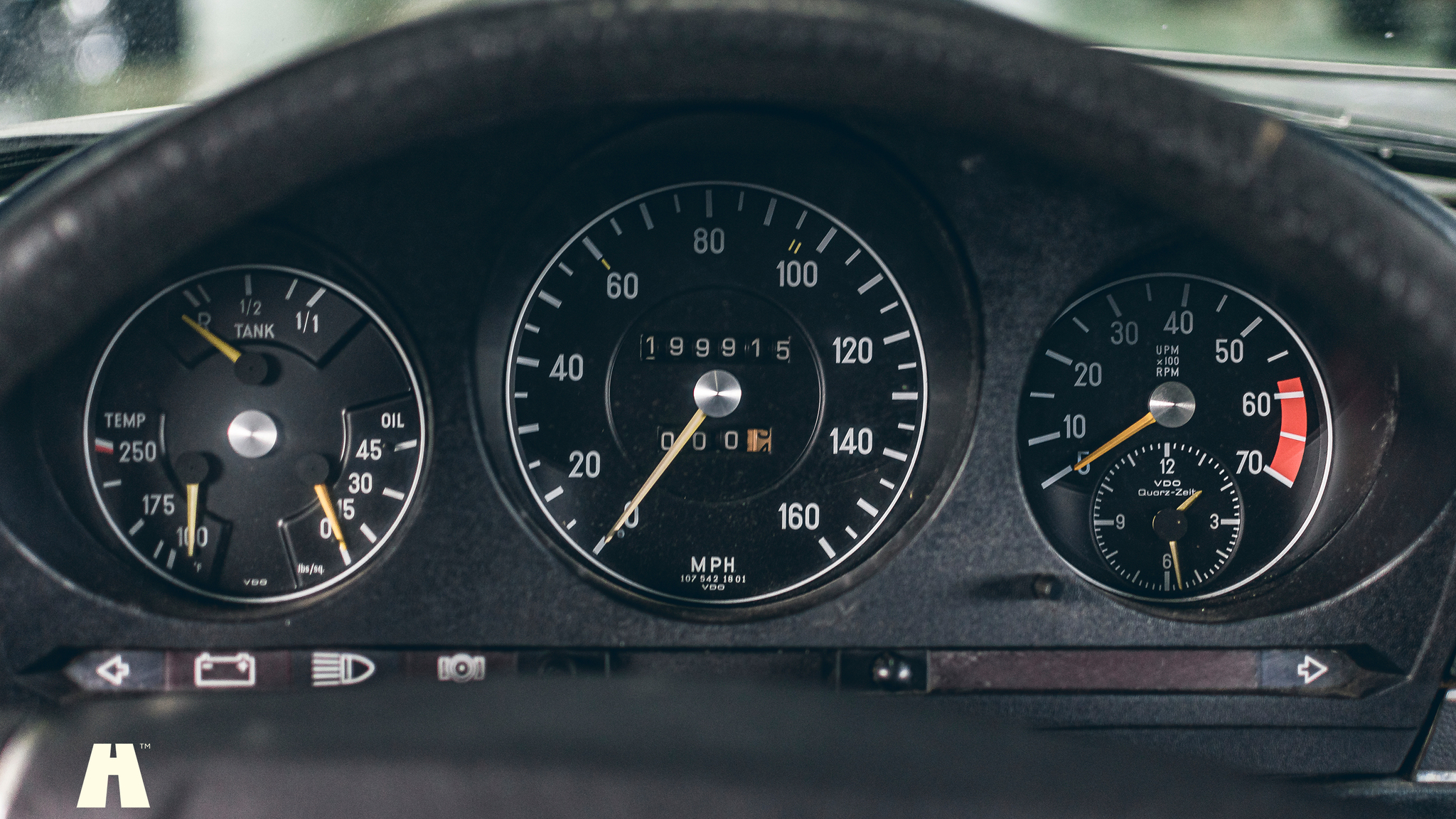 Interiörbild 1974 Mercedes SLC450 Project