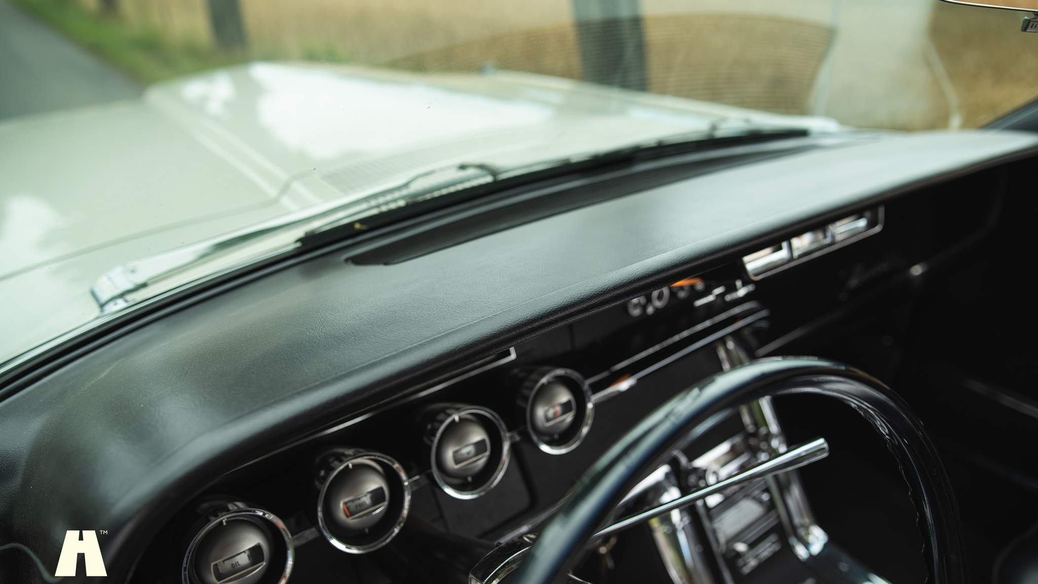 Interior image of 1965 Ford Thunderbird (31)