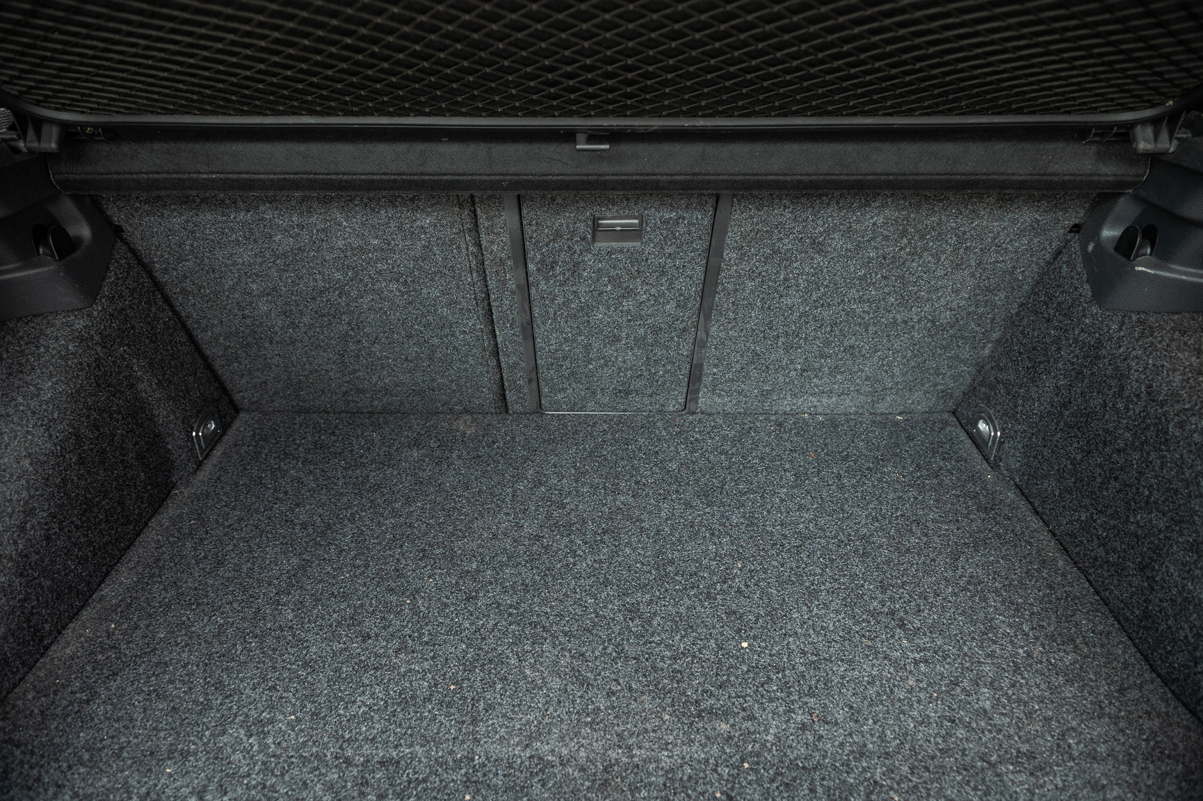 Interior image of 2006 Volkswagen Golf R32