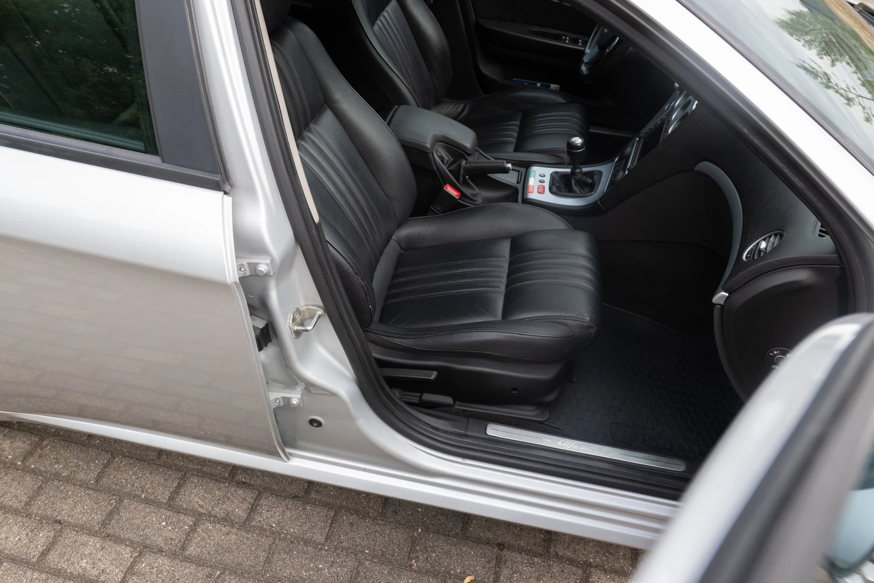 Innenraumfoto von 2008 Alfa Romeo 159 Q4 Sportwagon (58)