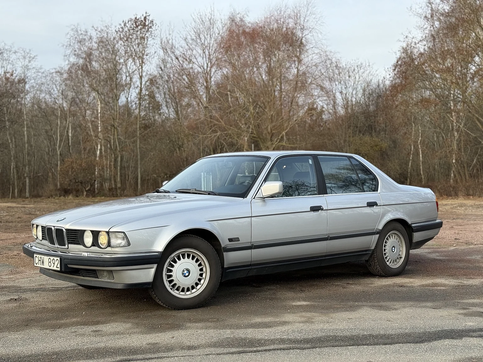 Exteriörbild på 1992 BMW 730iA (1)