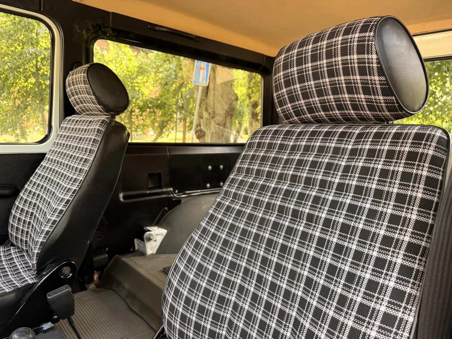 Innenraumfoto von 1981 Mercedes-Benz 240 GD (6)