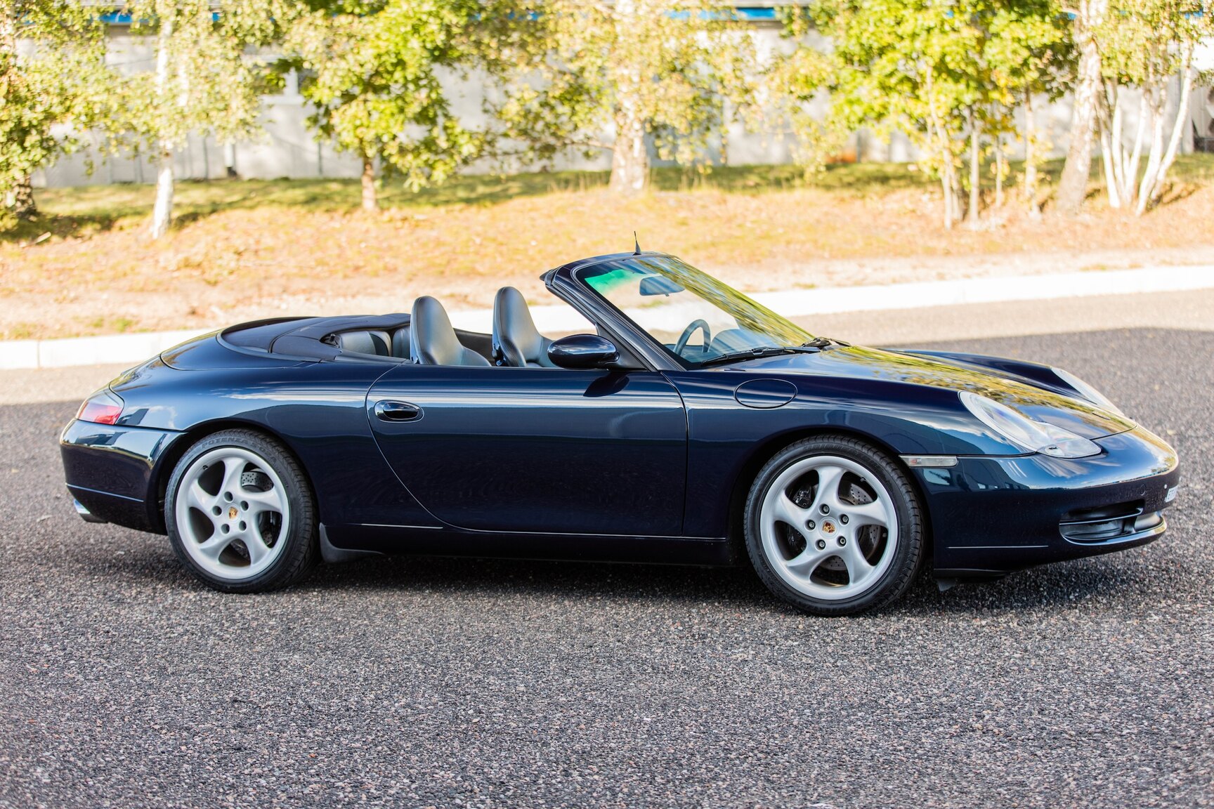 Exteriörbild på 1999 Porsche 911 Carrera Cabriolet