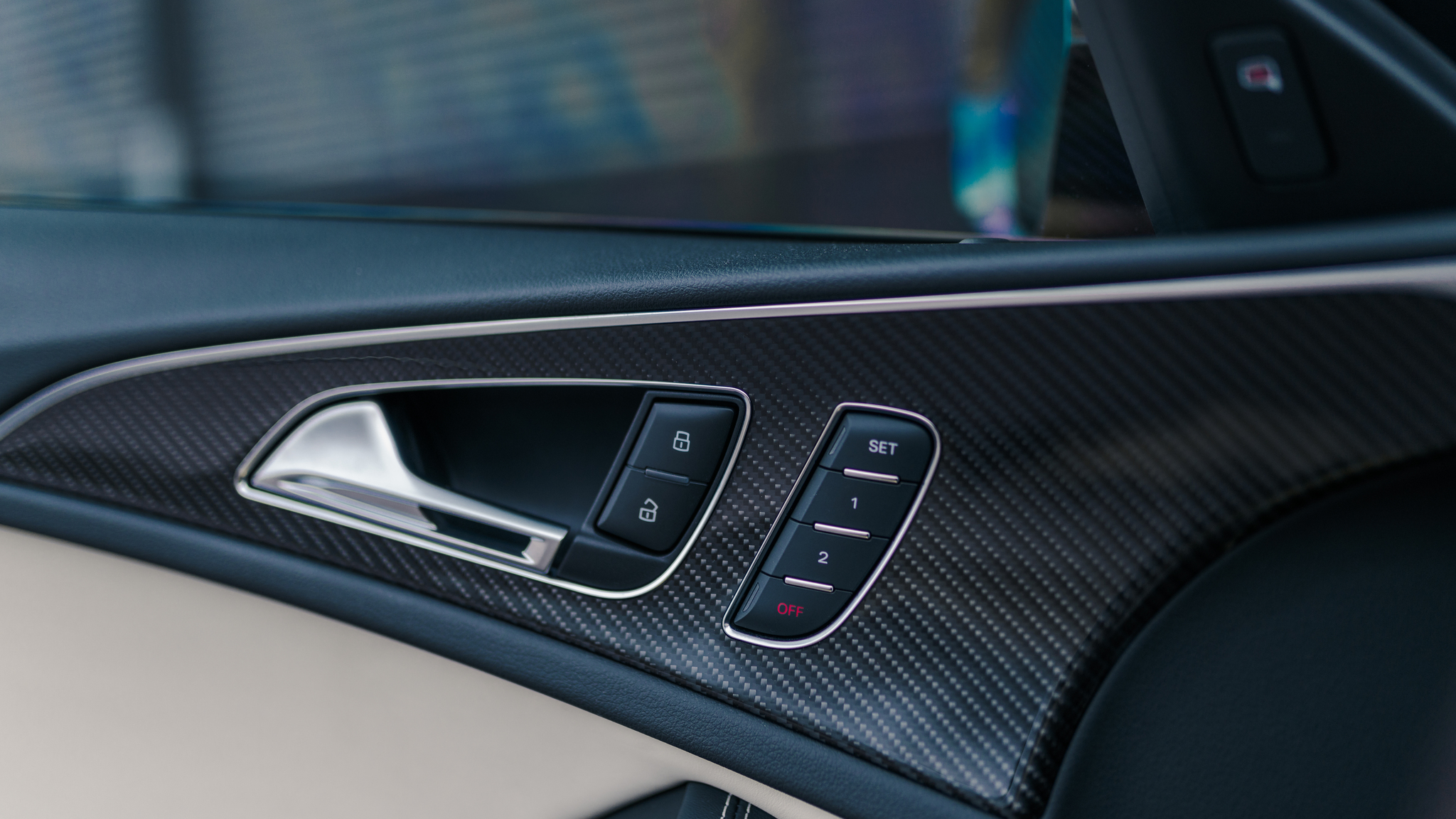 Innenraumfoto von 2016 Audi RS6 Avant Exclusive (31)