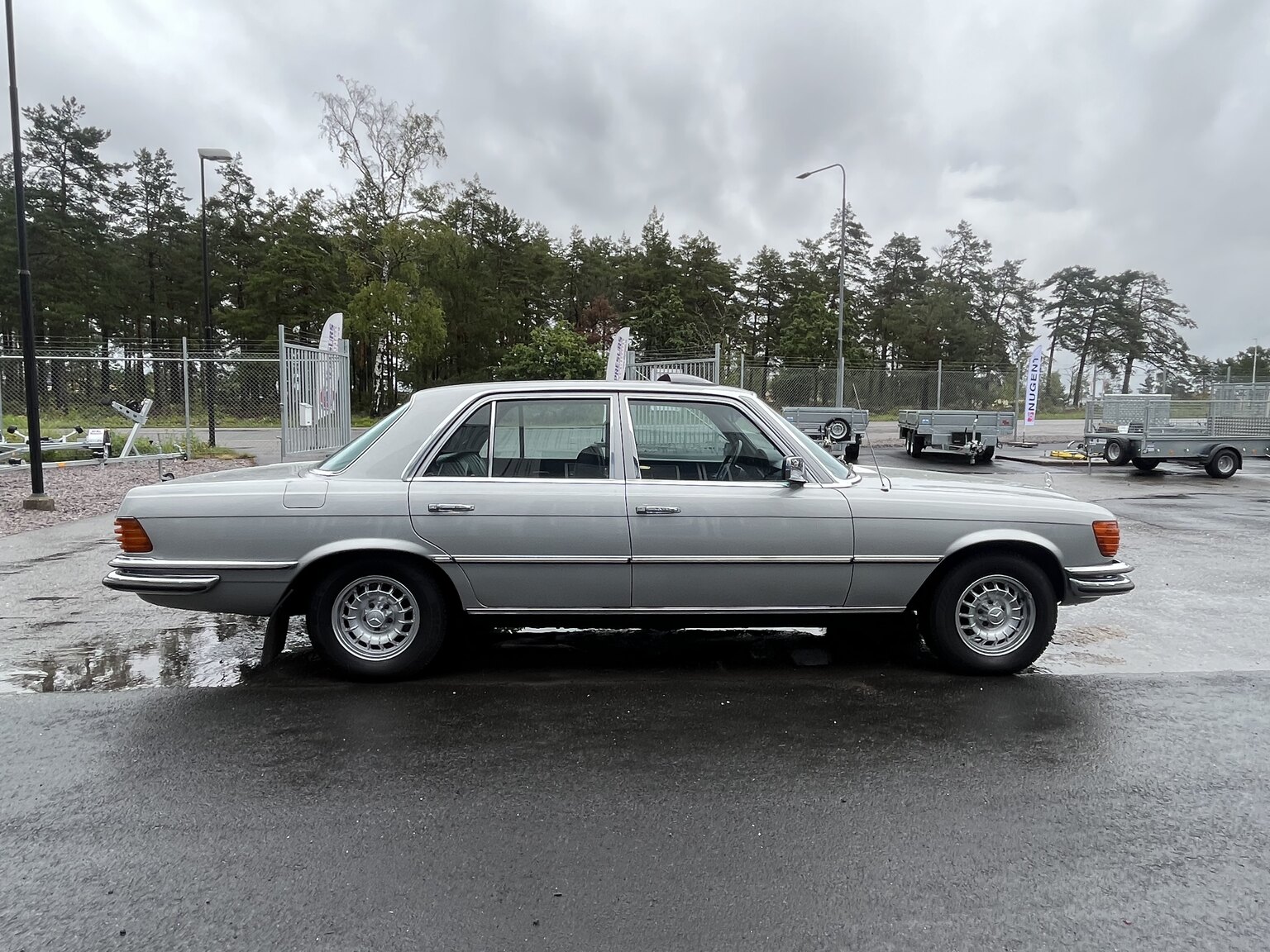 Exterior image of 1975 Mercedes-Benz 280 SE