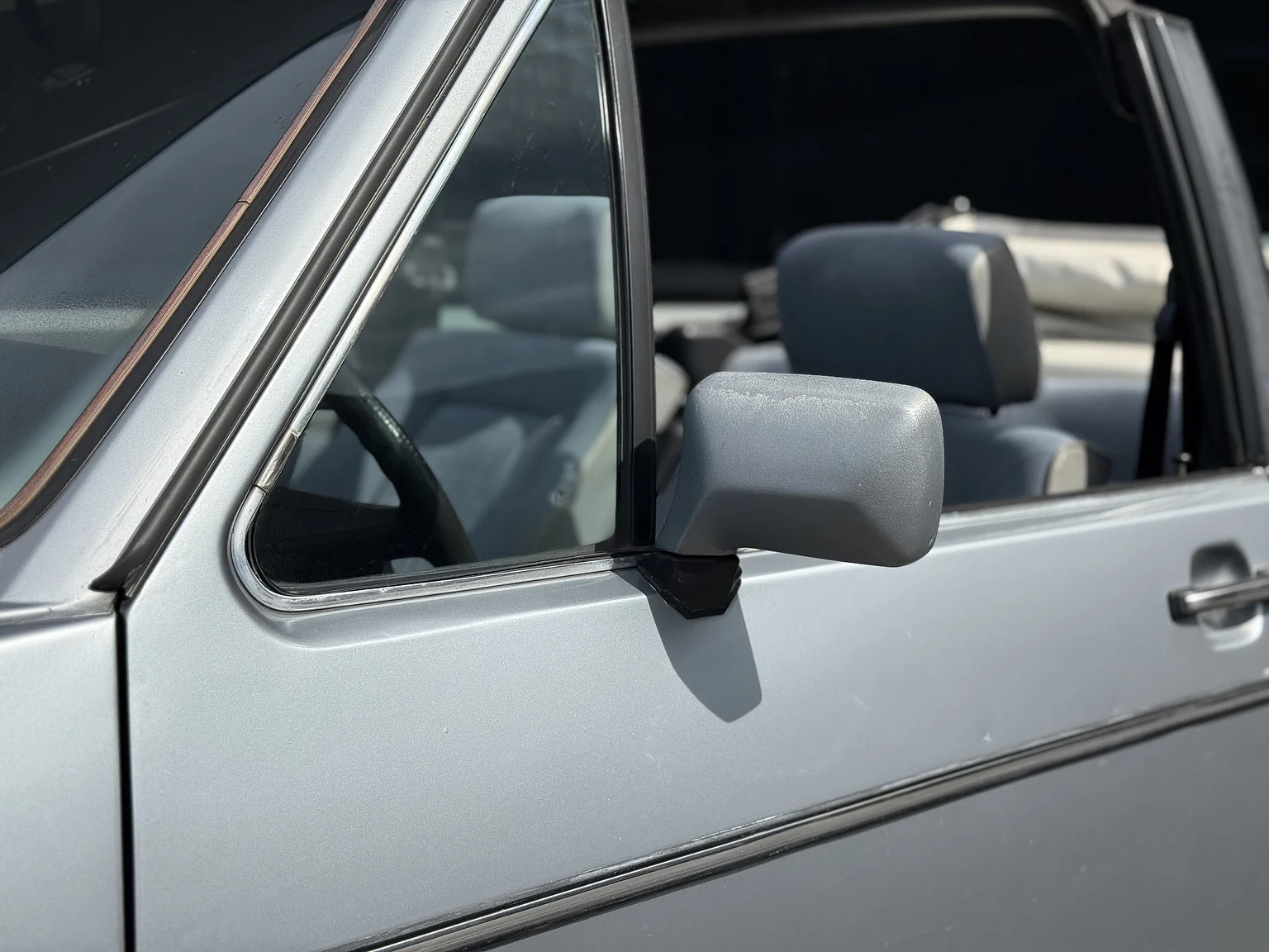 Exteriörbild på 1987 VW Golf Cabriolet (27)