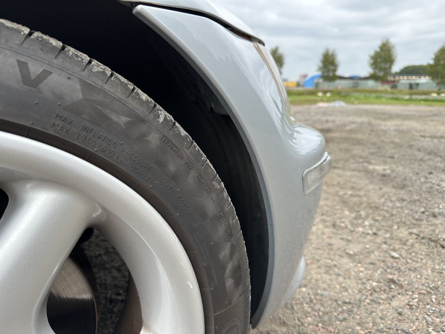 Exterior image of 1997 BMW Z3 2.8 Roadster