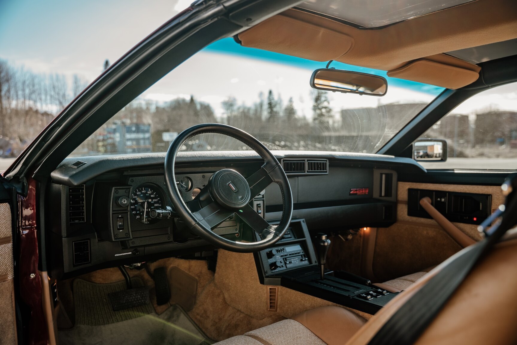 Innenraumfoto von 1989 Chevrolet Camaro IROC-Z