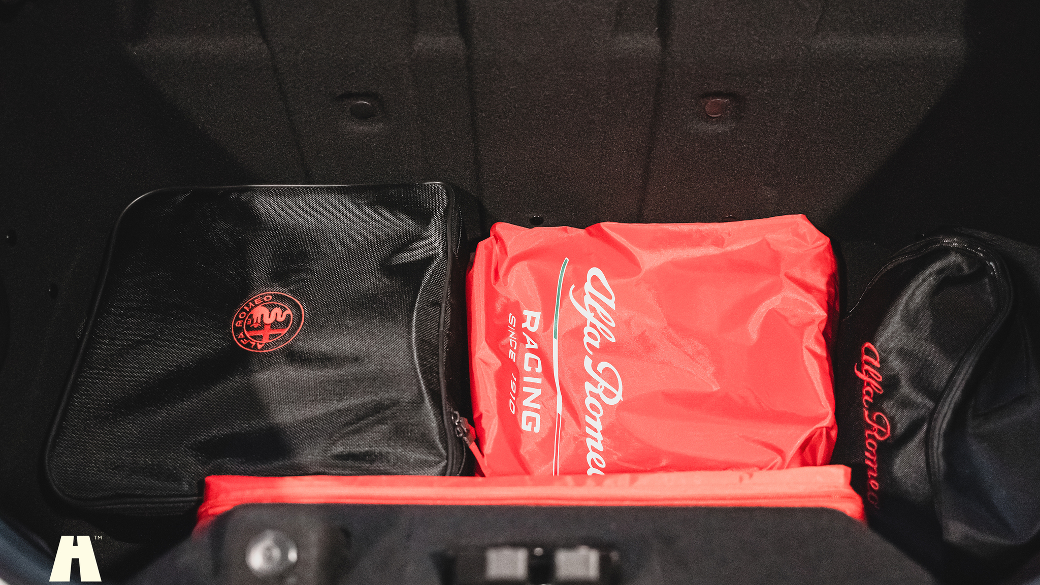 Interior image of 2016 Alfa Romeo 4C (25)