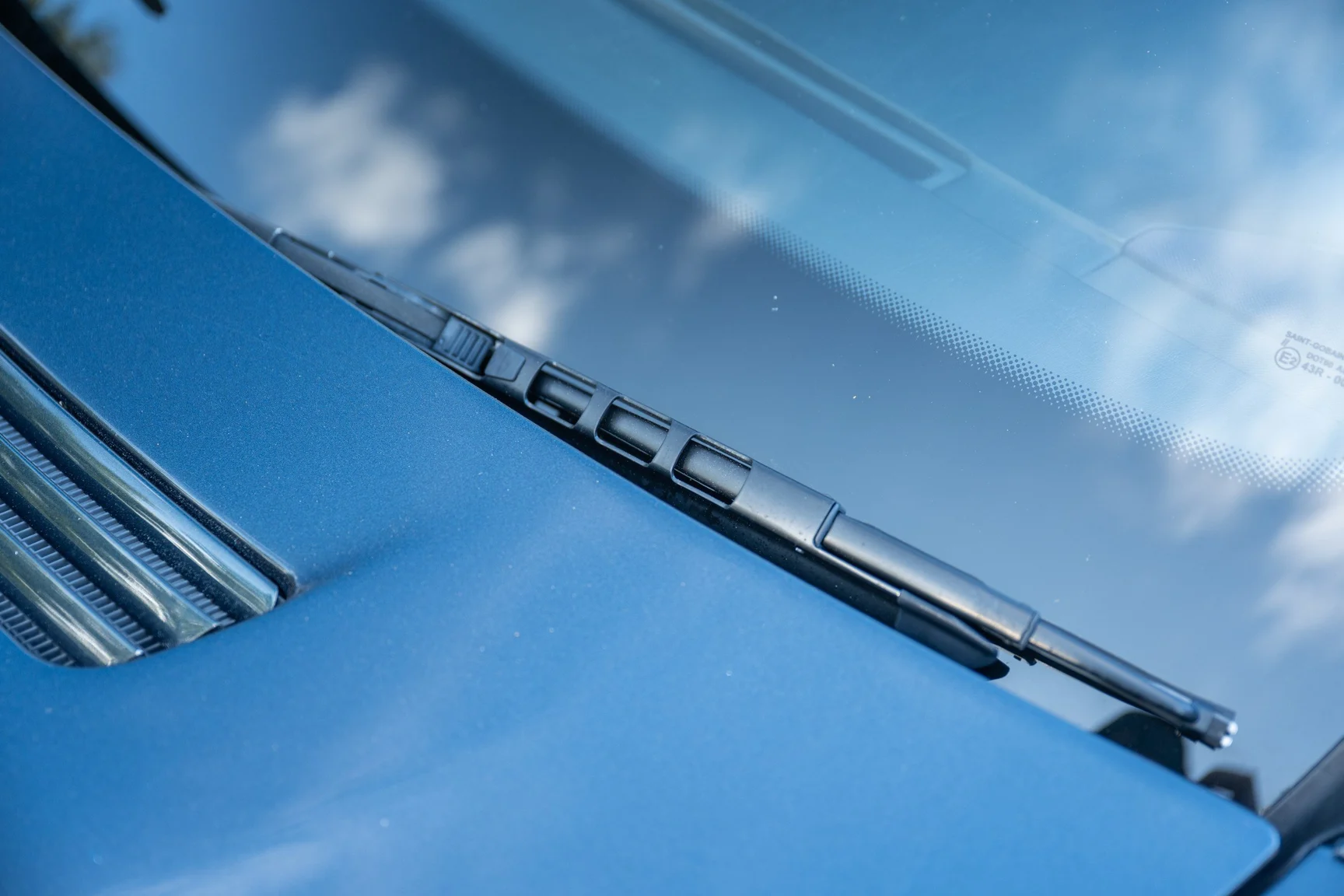 Exterior image of 1998 Mercedes-Benz S 500 (53)