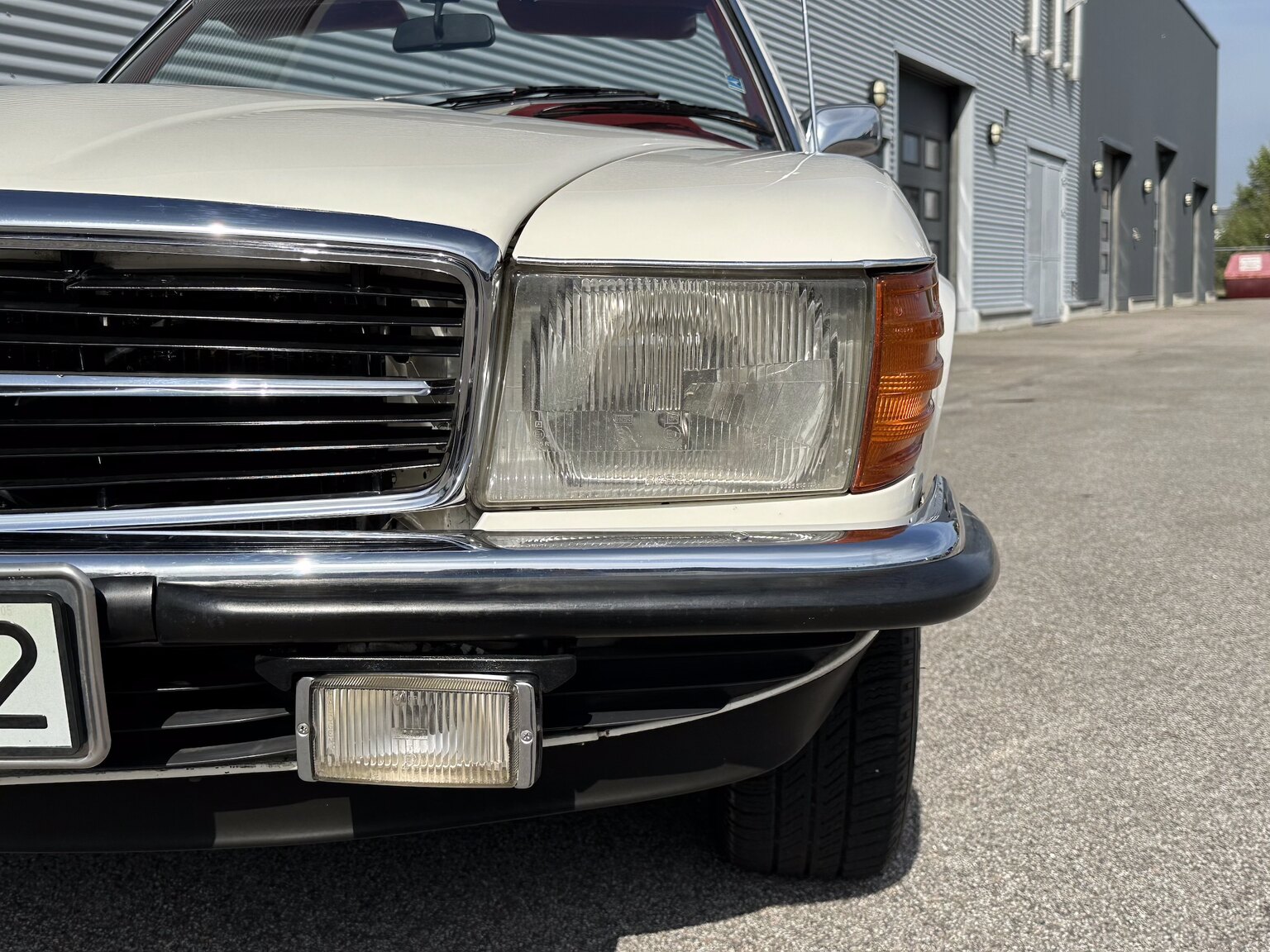 Exterior image of 1972 Mercedes-Benz 350 SL