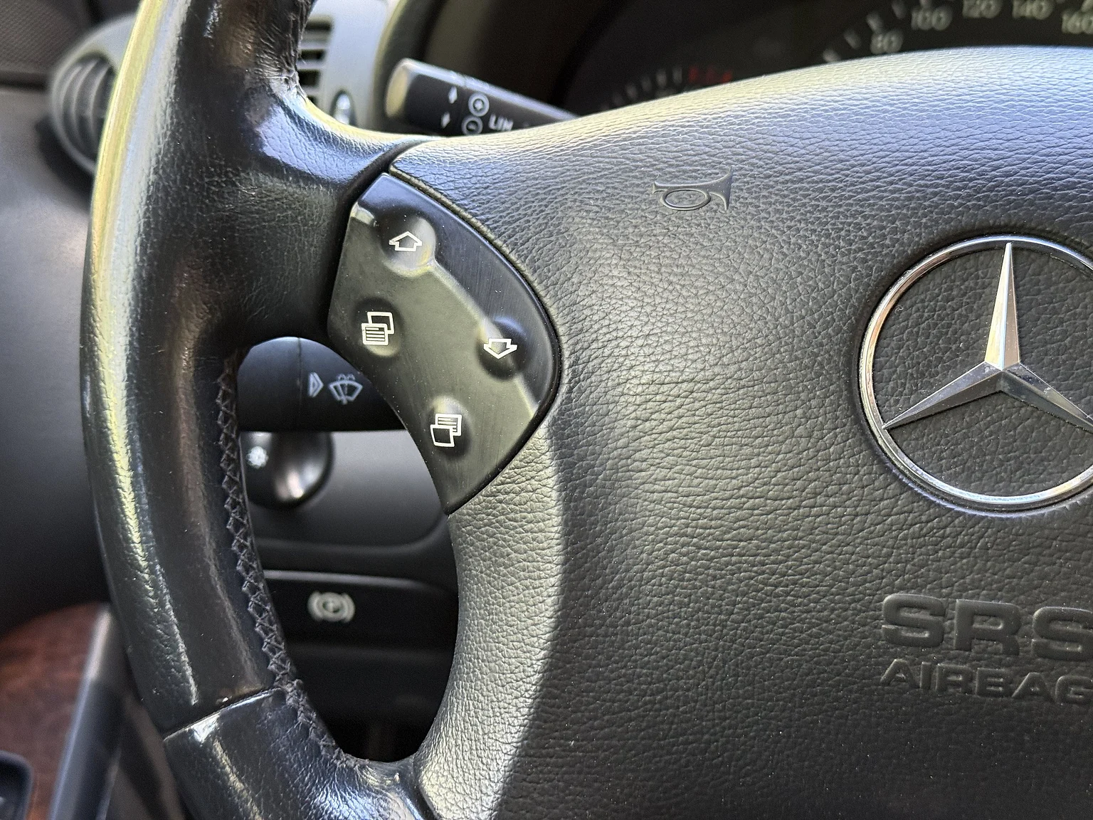 Interior image of 2002 Mercedes-Benz C 320 T (93)
