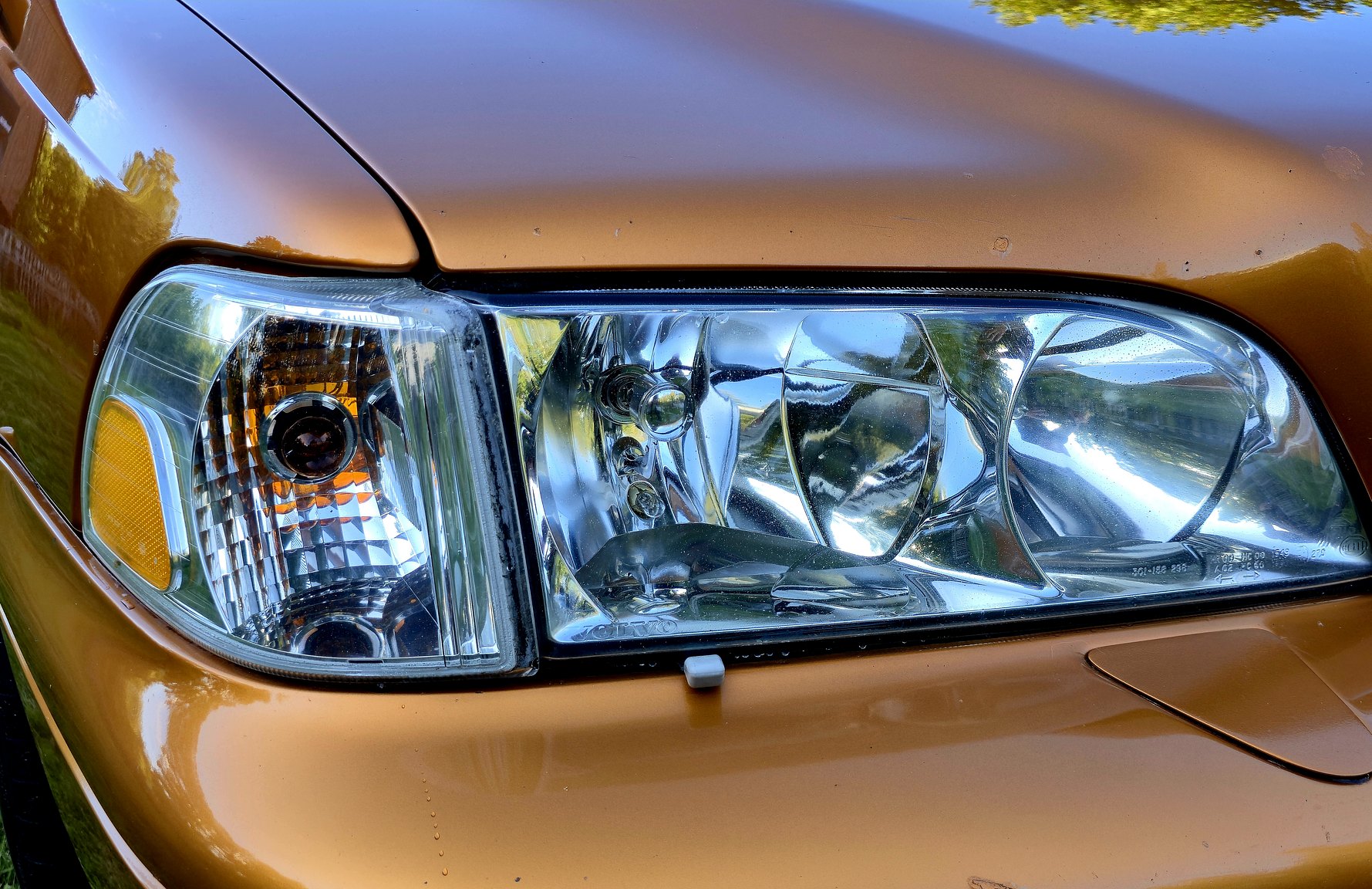 Exterior image of 1998 Volvo V70 R 2.3 T Automatisk