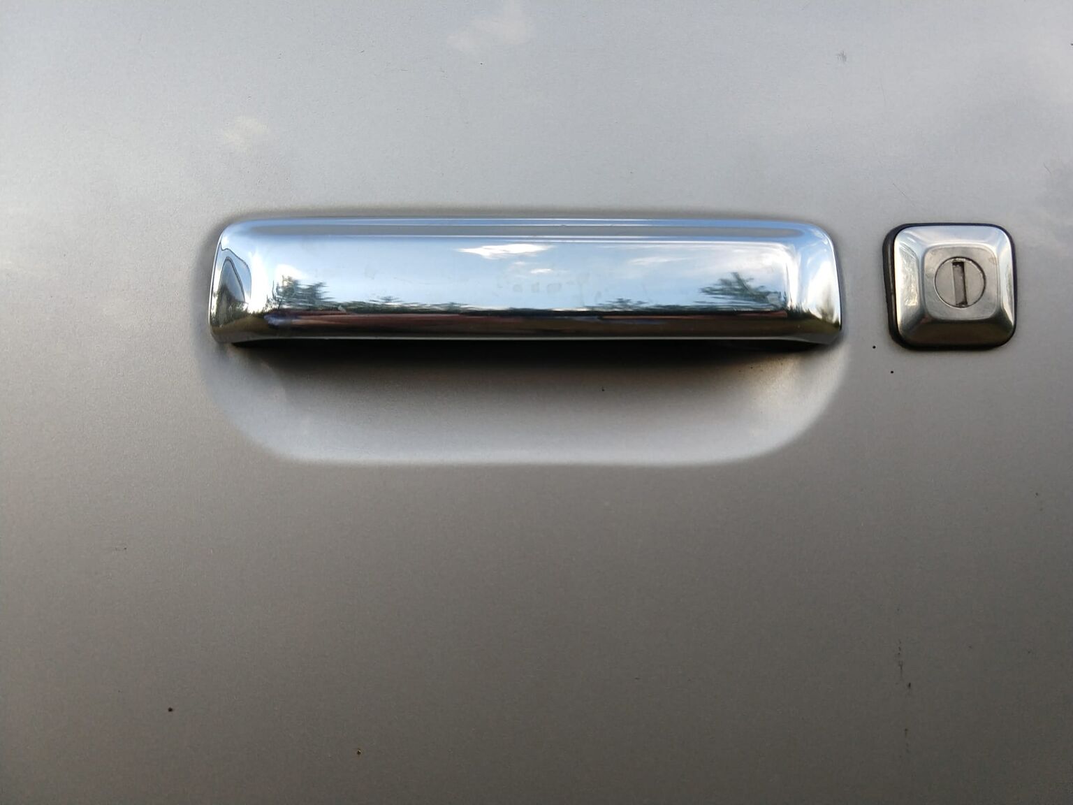 Exteriörbild på 1983 Datsun Laurel