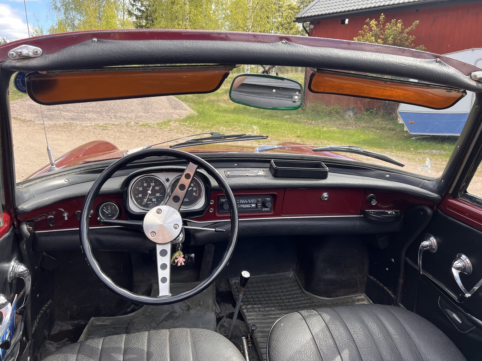 Interior image of 1967 Renault Caravelle Coupé