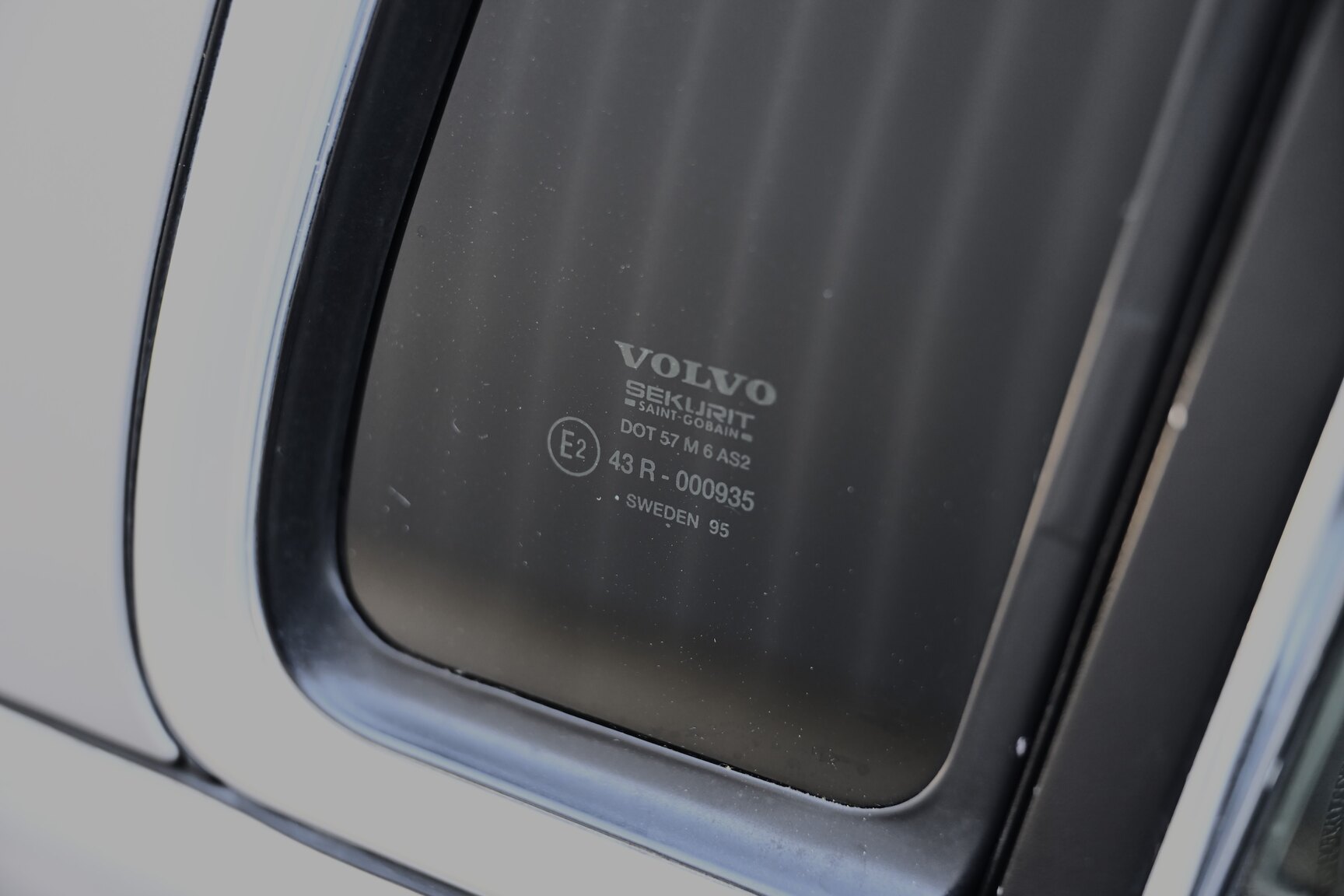 Exterior image of 1996 VOLVO 960 Executive