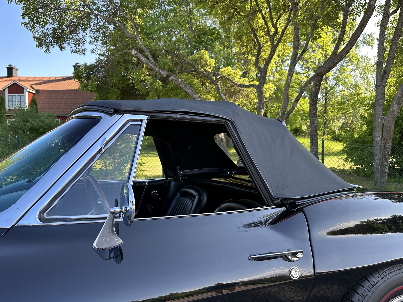 Exterior image of 1964 Corvette C2 Stingray Cabriolet (21)