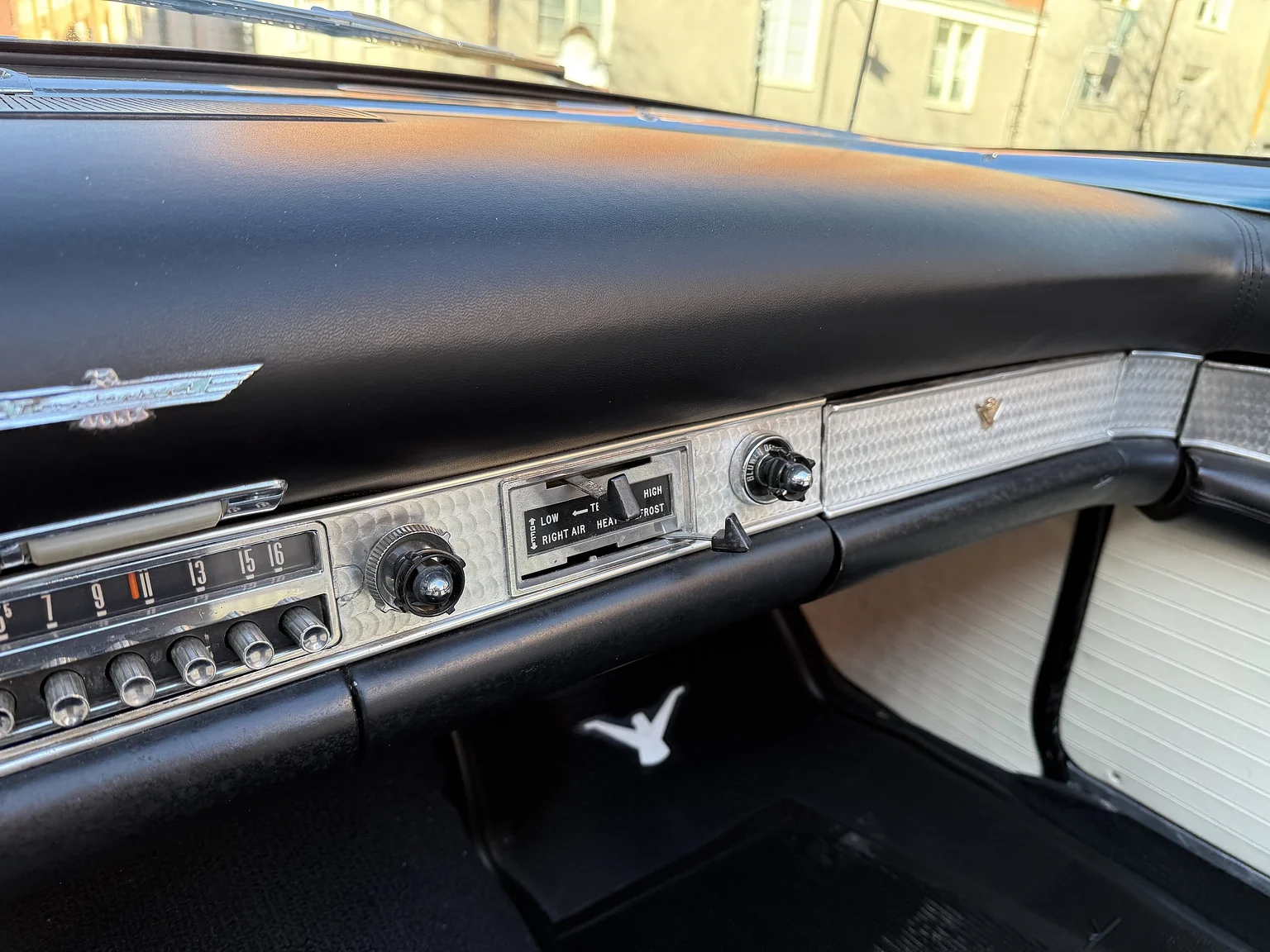 Interior image of 1955 Ford Thunderbird (22)