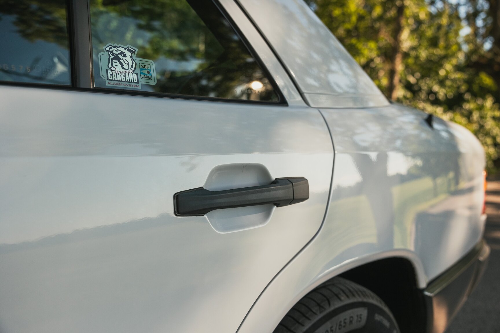 Exterior image of 1987 Mercedes-Benz 230E