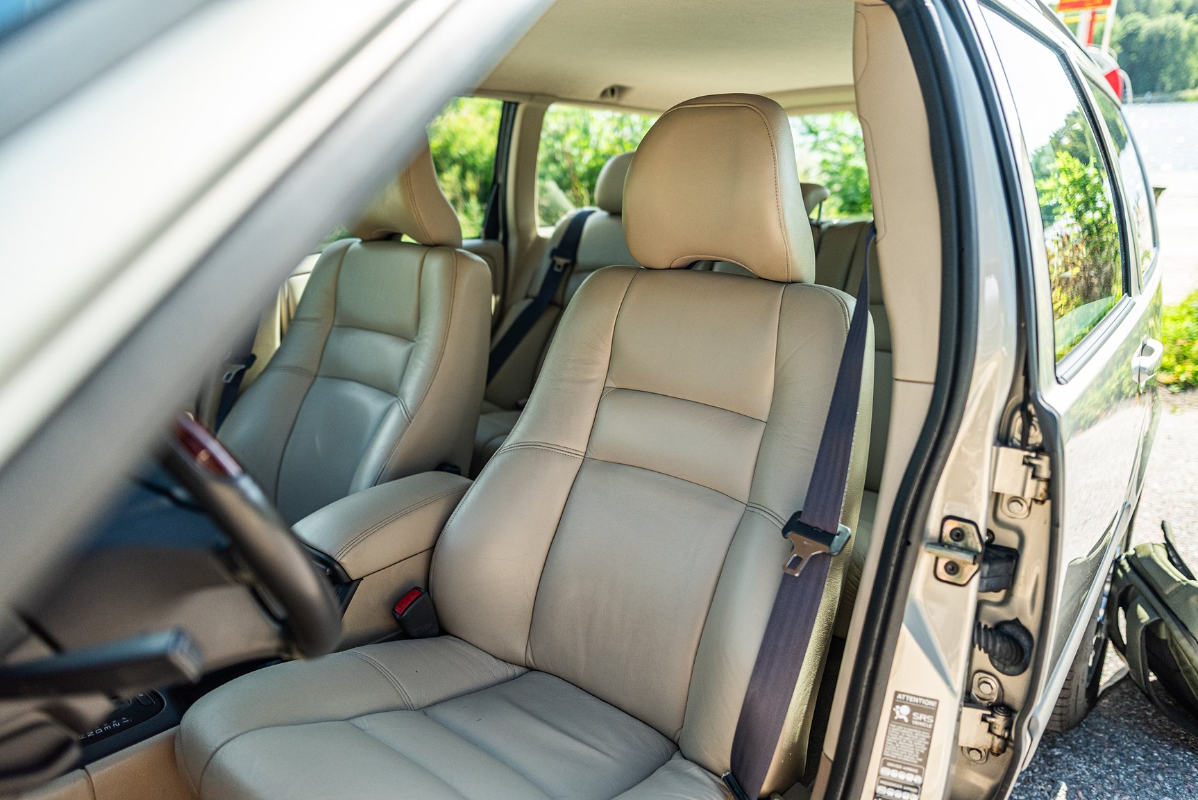 Interior image of 2000 Volvo V70 XC 2.4 T AWD 
