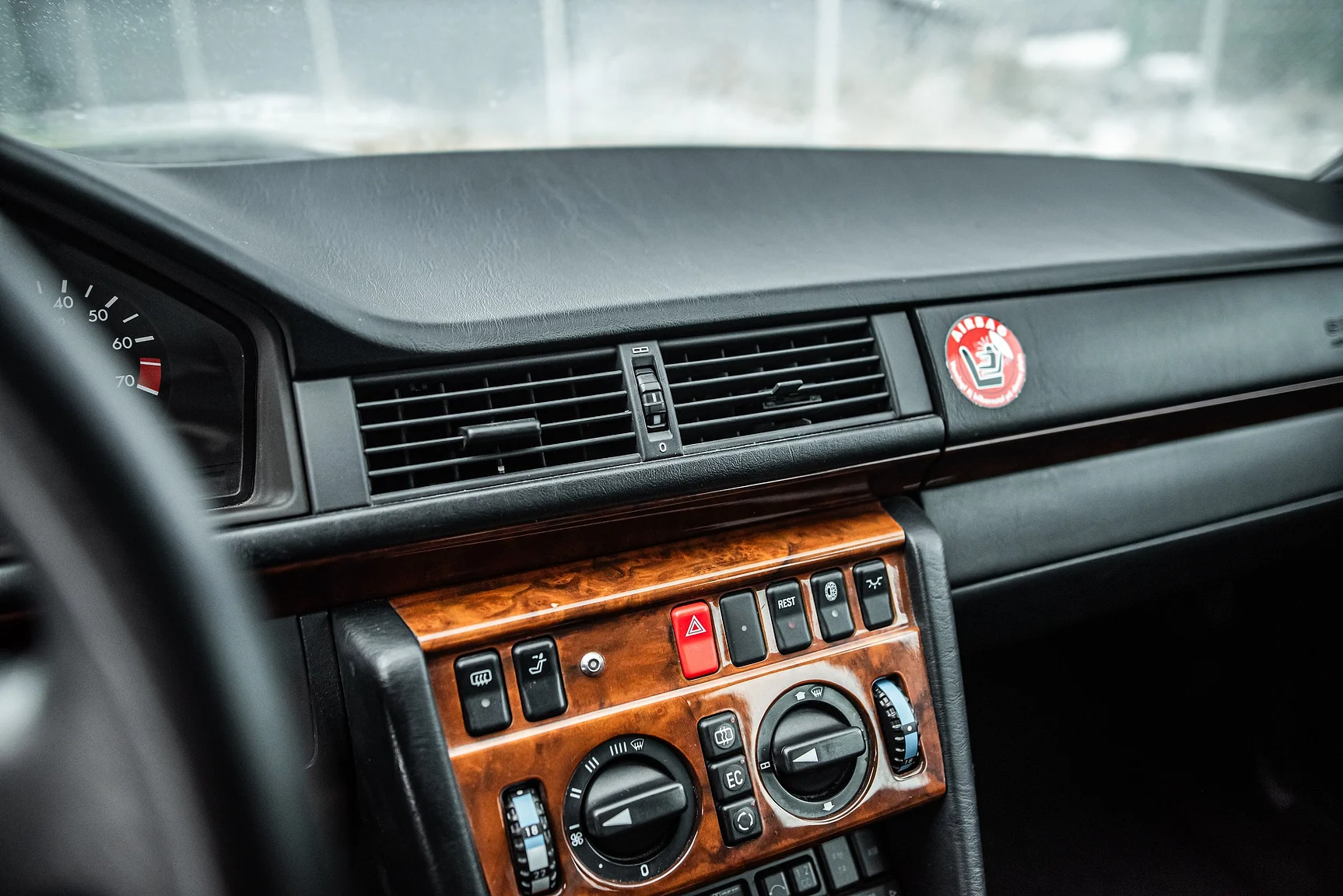 Interior image of 1993 Mercedes-Benz E 320 "AMG" (28)