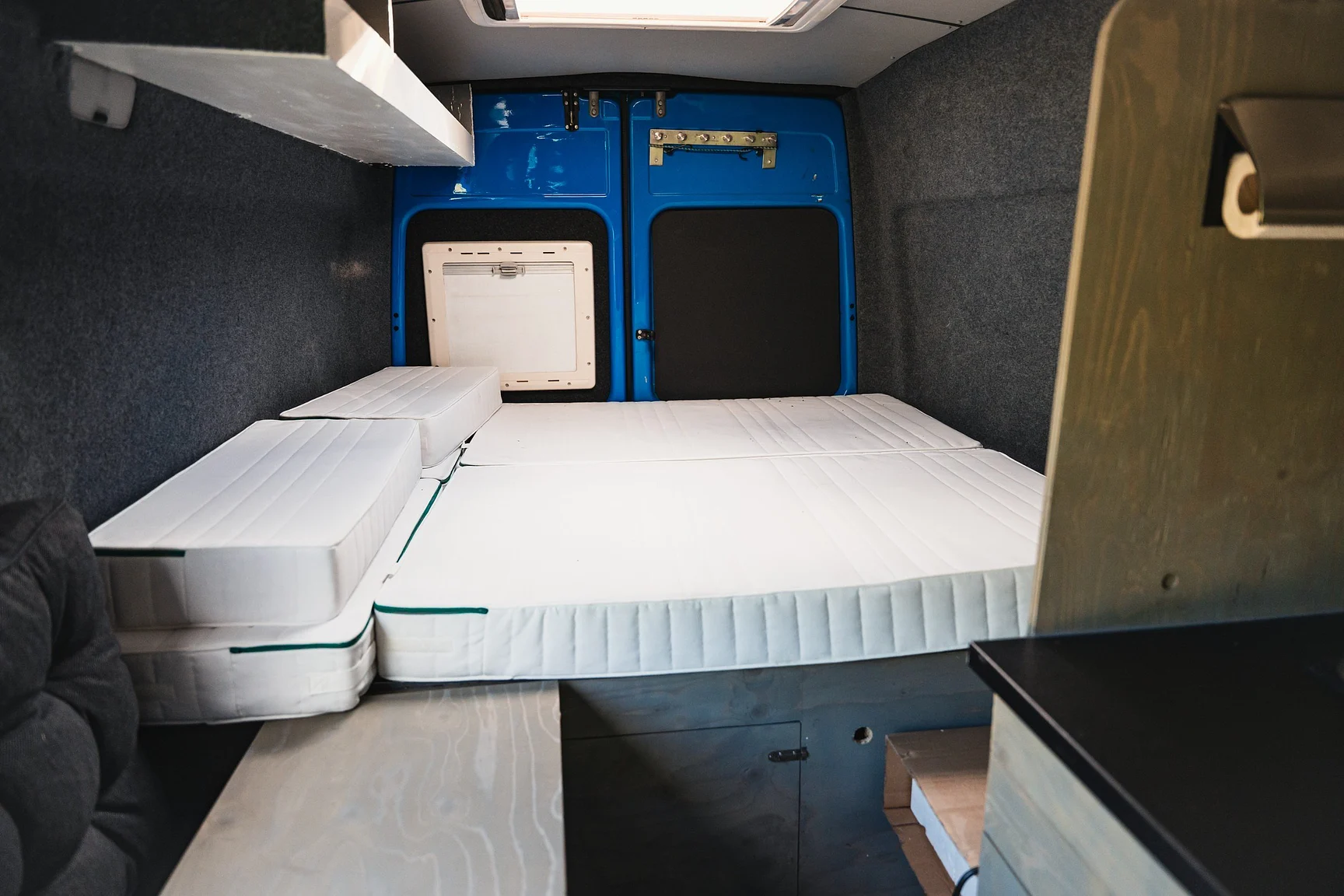 Interior image of 2004 Mercedes-Benz Sprinter 4x4 Campervan/Overlander (43)