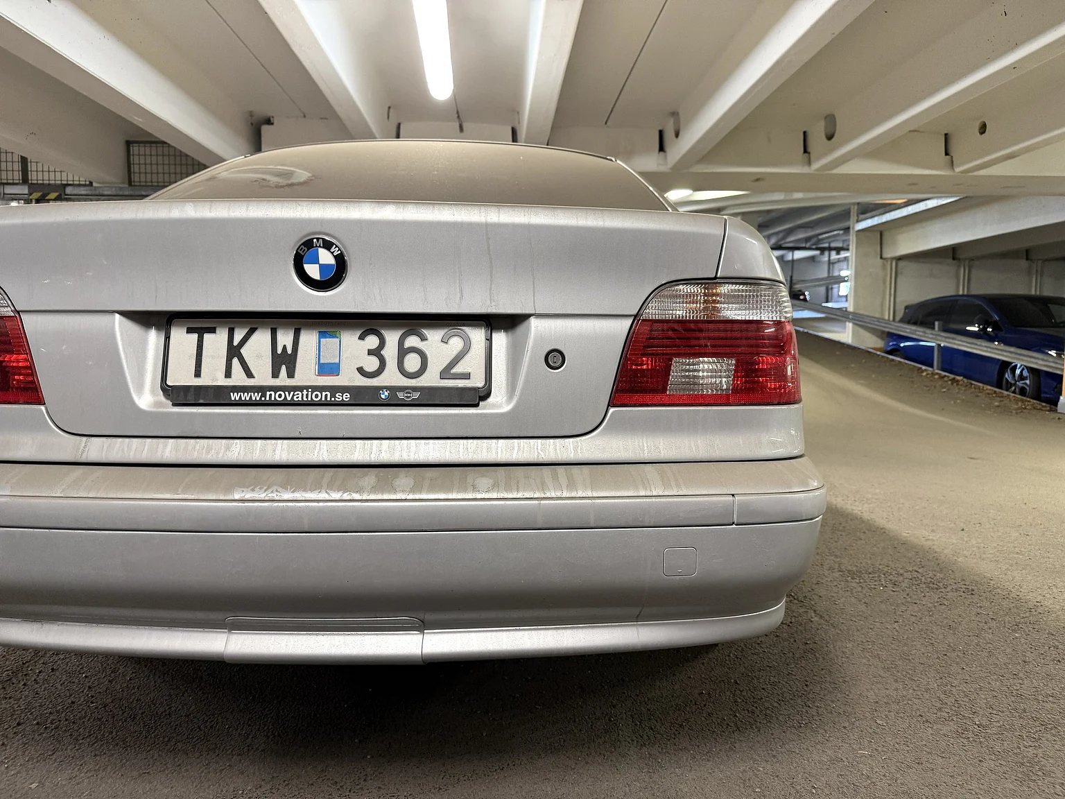 Exterior image of 2002 BMW 520i (17)