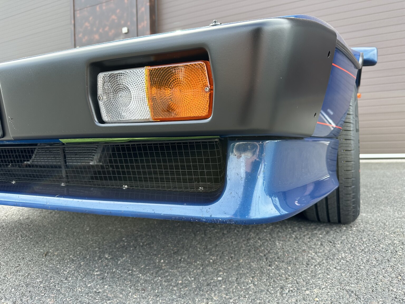 Exterior image of 1987 Lotus Esprit Turbo HCi (5)