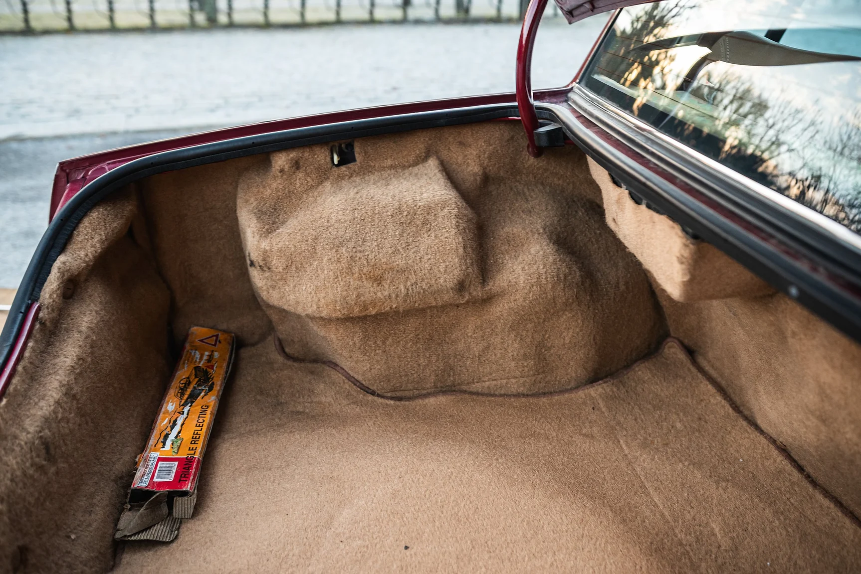 Interior image of 1989 Cadillac Seville (67)