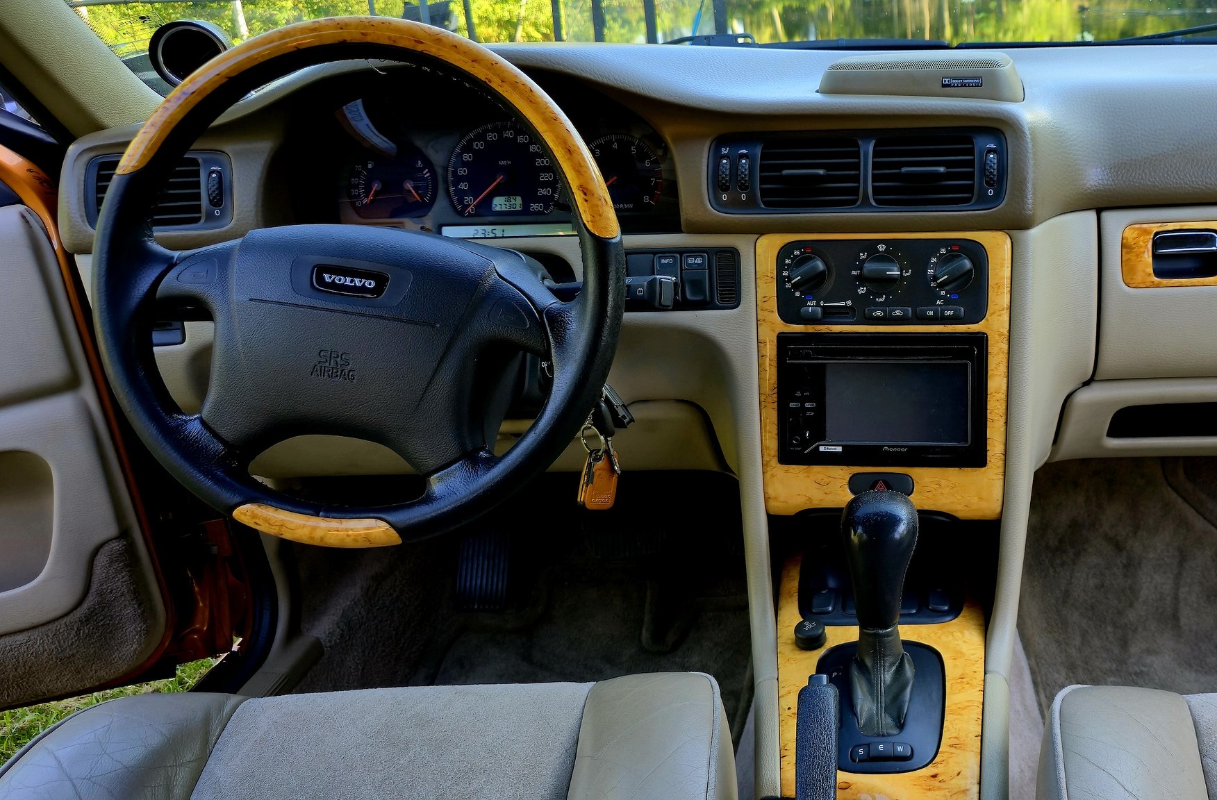 Interior image of 1998 Volvo V70 R 2.3 T Automatisk
