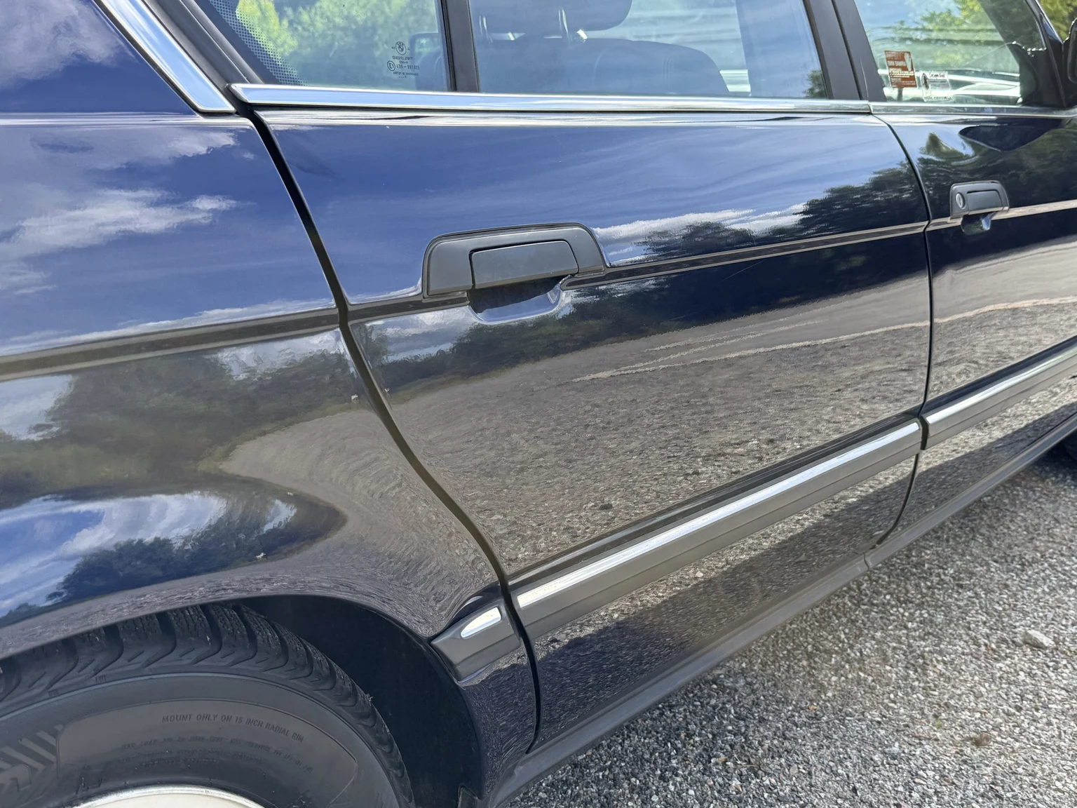 Exterior image of 1990 BMW 750i (60)