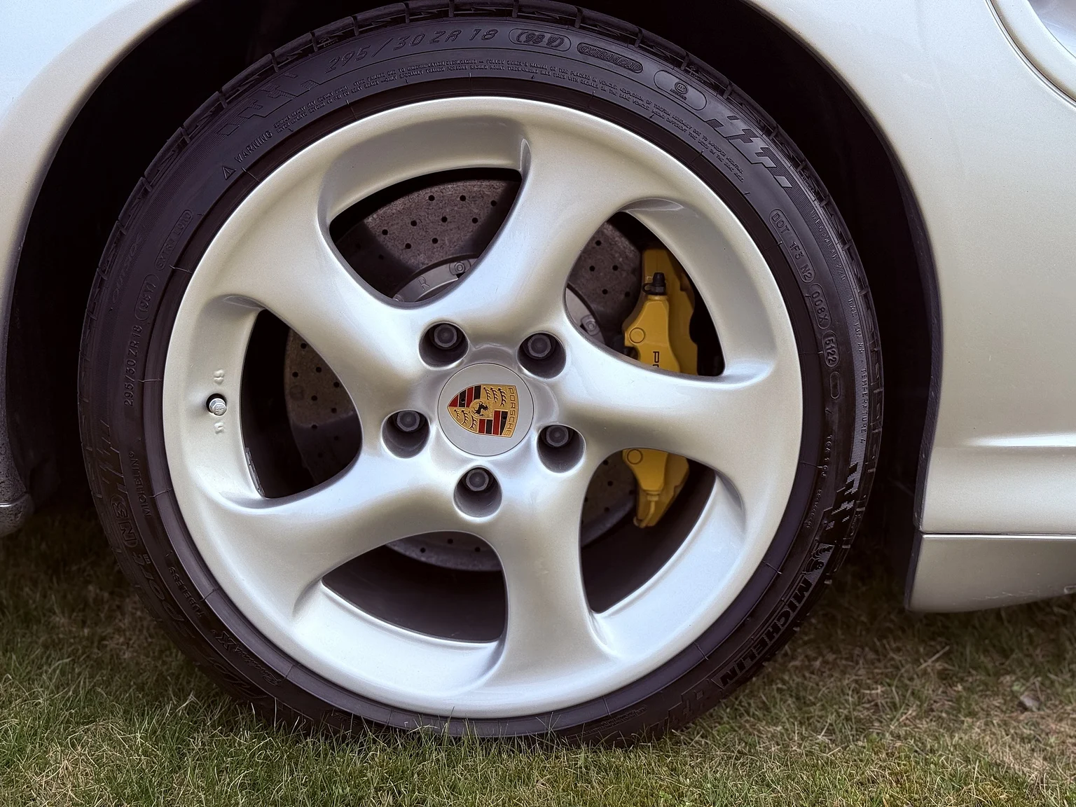 Exterior image of 2005 Porsche 996 Turbo S (19)