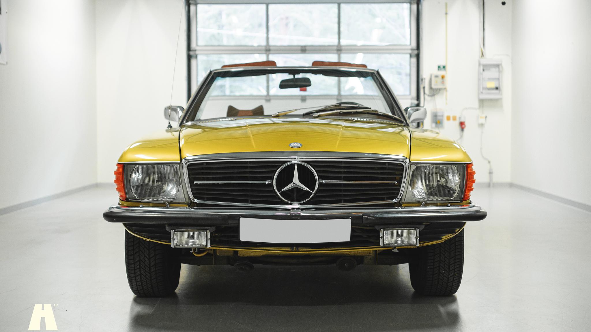 Exteriörbild på 1975 Mercedes SL 350