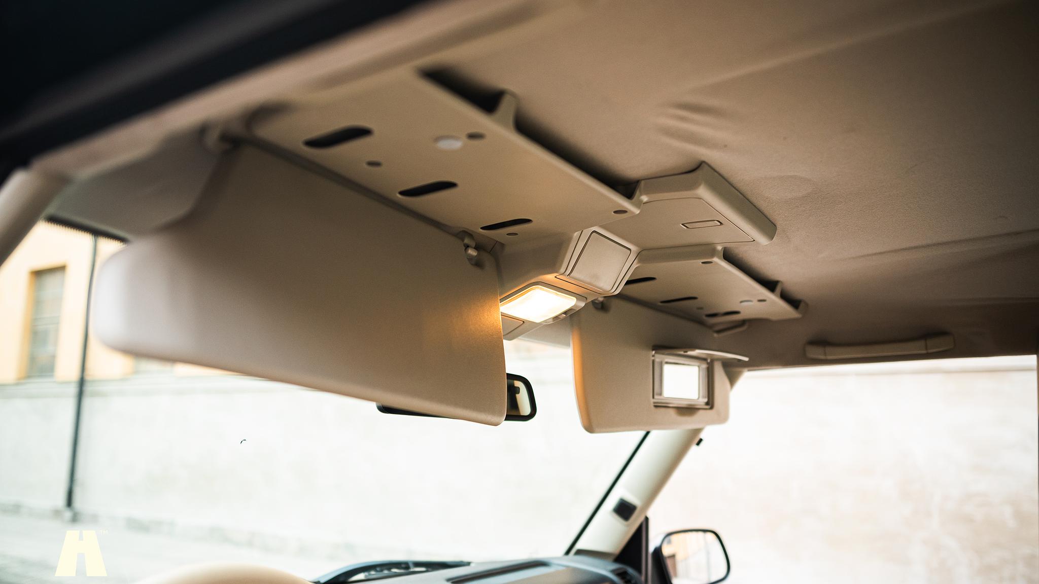 Interior image of 2003 Land Rover Discovery II, 2003