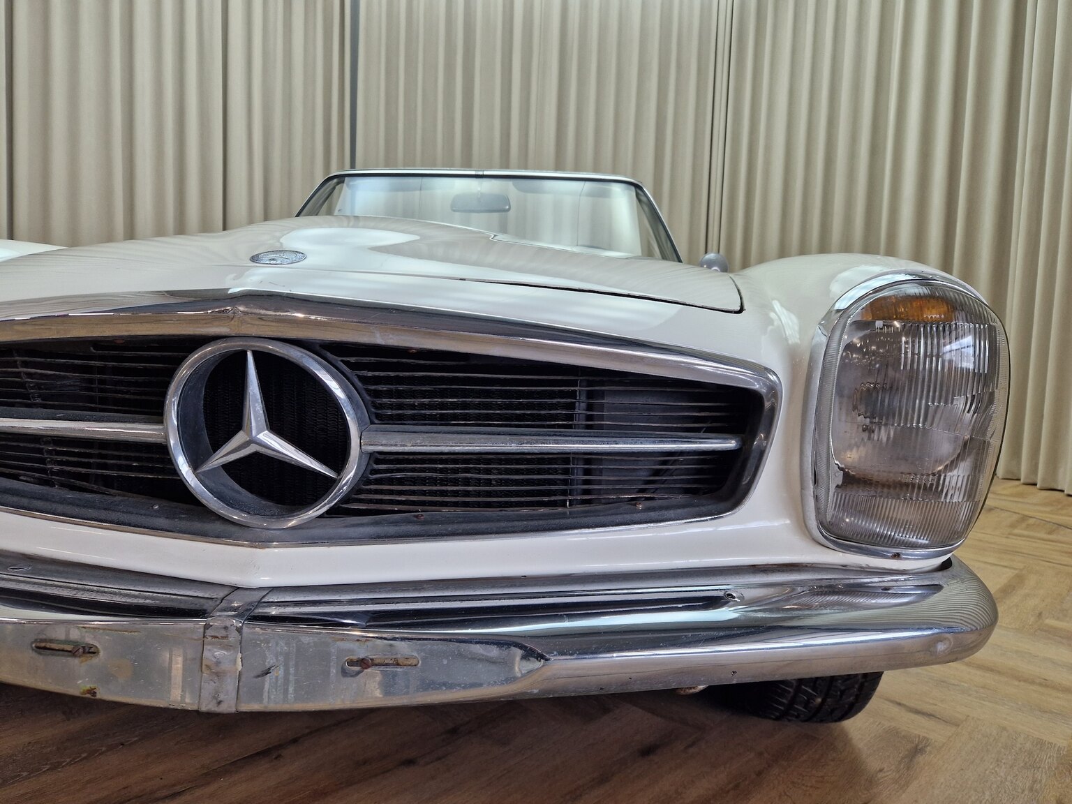 Exterior image of 1964 Mercedes-Benz 230SL Pagoda