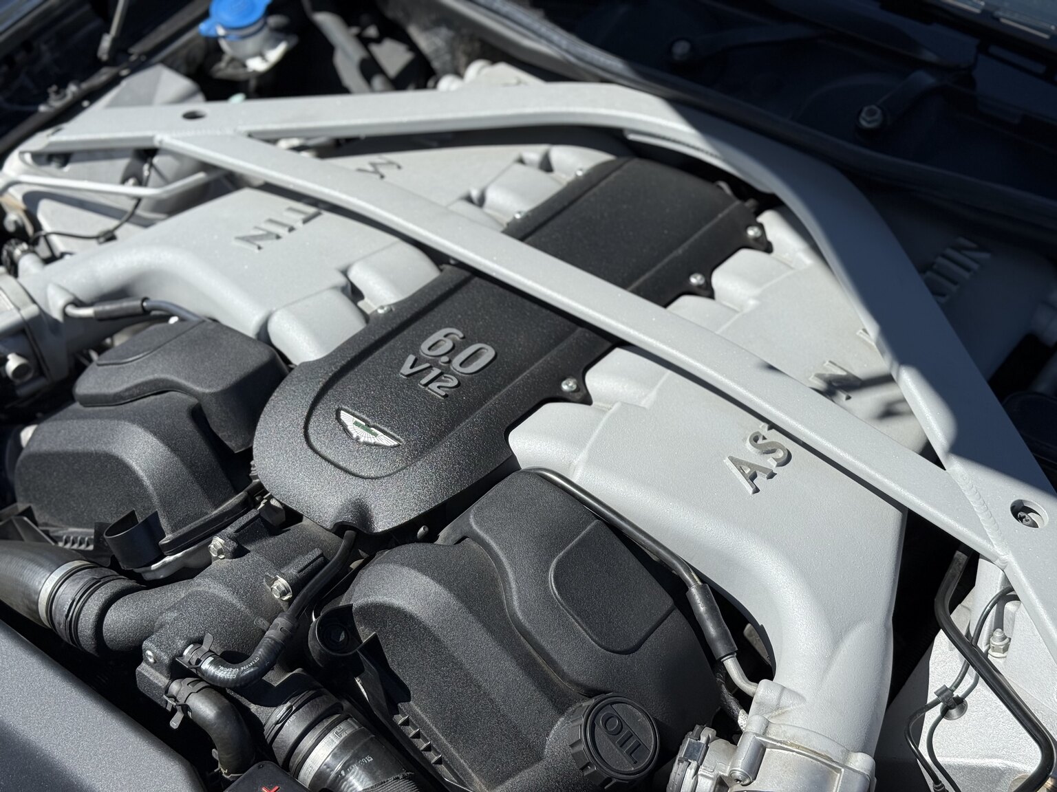 Image of 2015 Aston Martin DB9 Volante mechanics