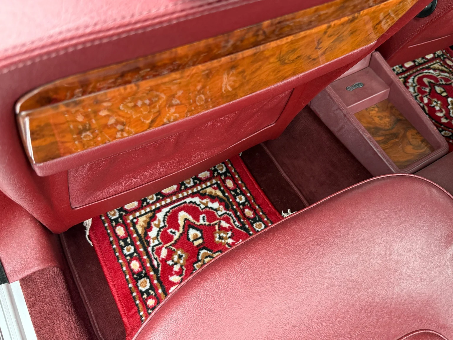 Interior image of 1988 Daimler Six (79)